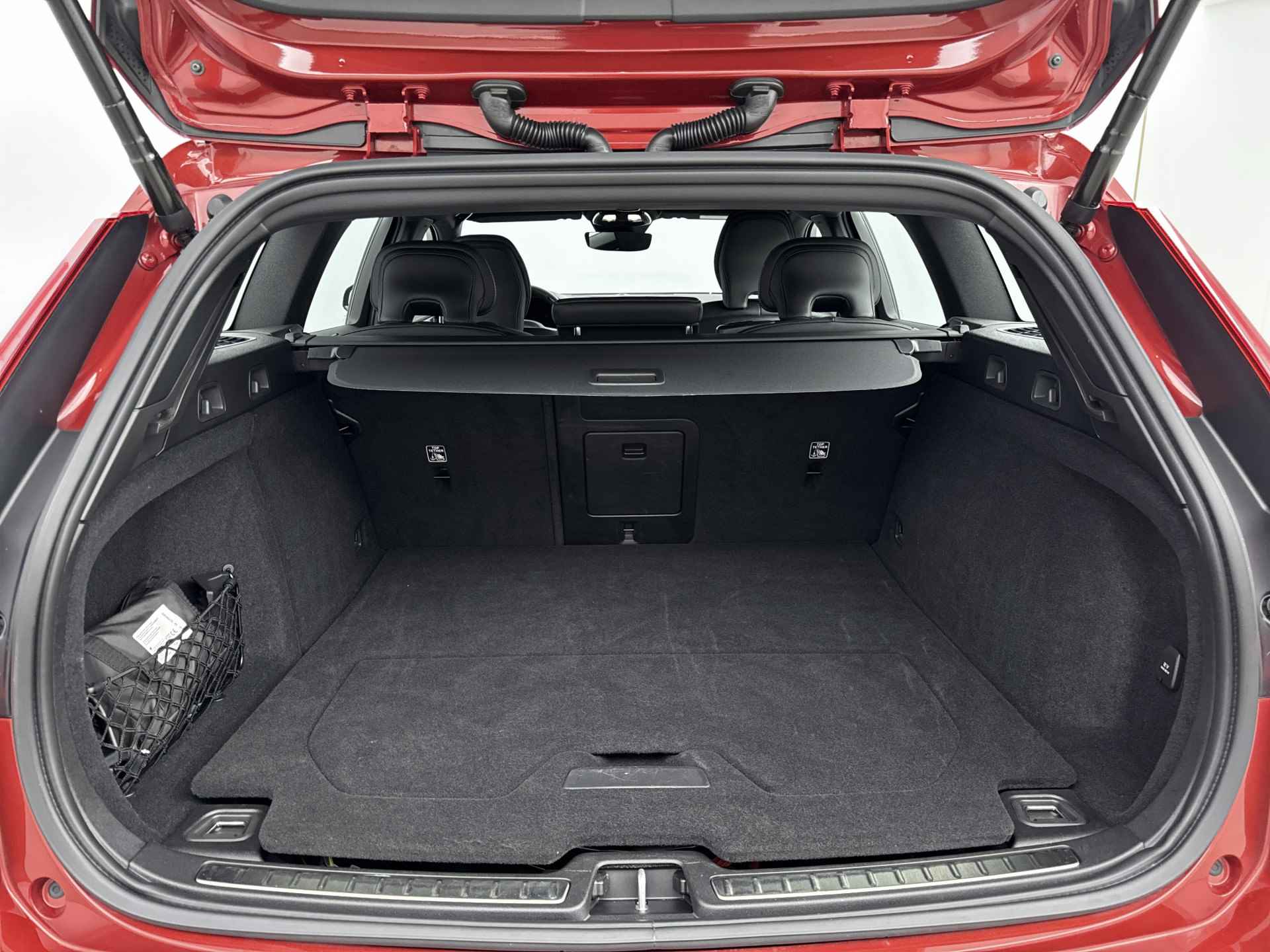 Volvo V60 B4 200PK Plus Dark | Trekhaak | Adaptive LED | Adaptive Cruise | Elektr Stoelen + Memory | PDC + 360 Camera - 30/35