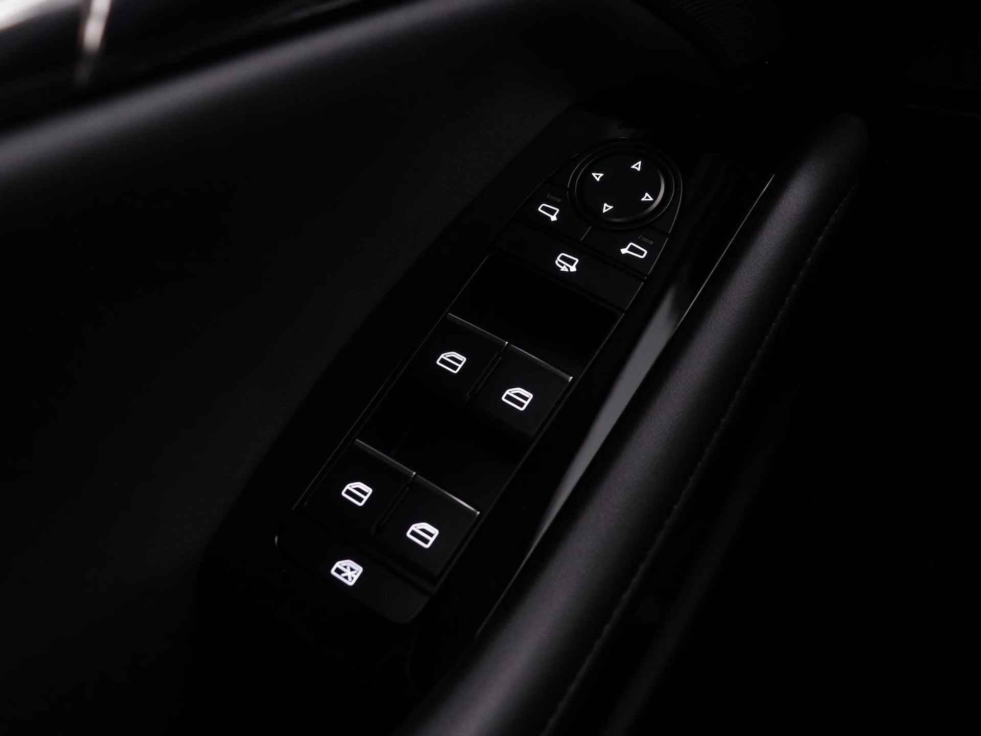 Mazda 3 2.0 e-SkyActiv-G 150 Exclusive-line | Uit voorraad leverbaar | - 30/36