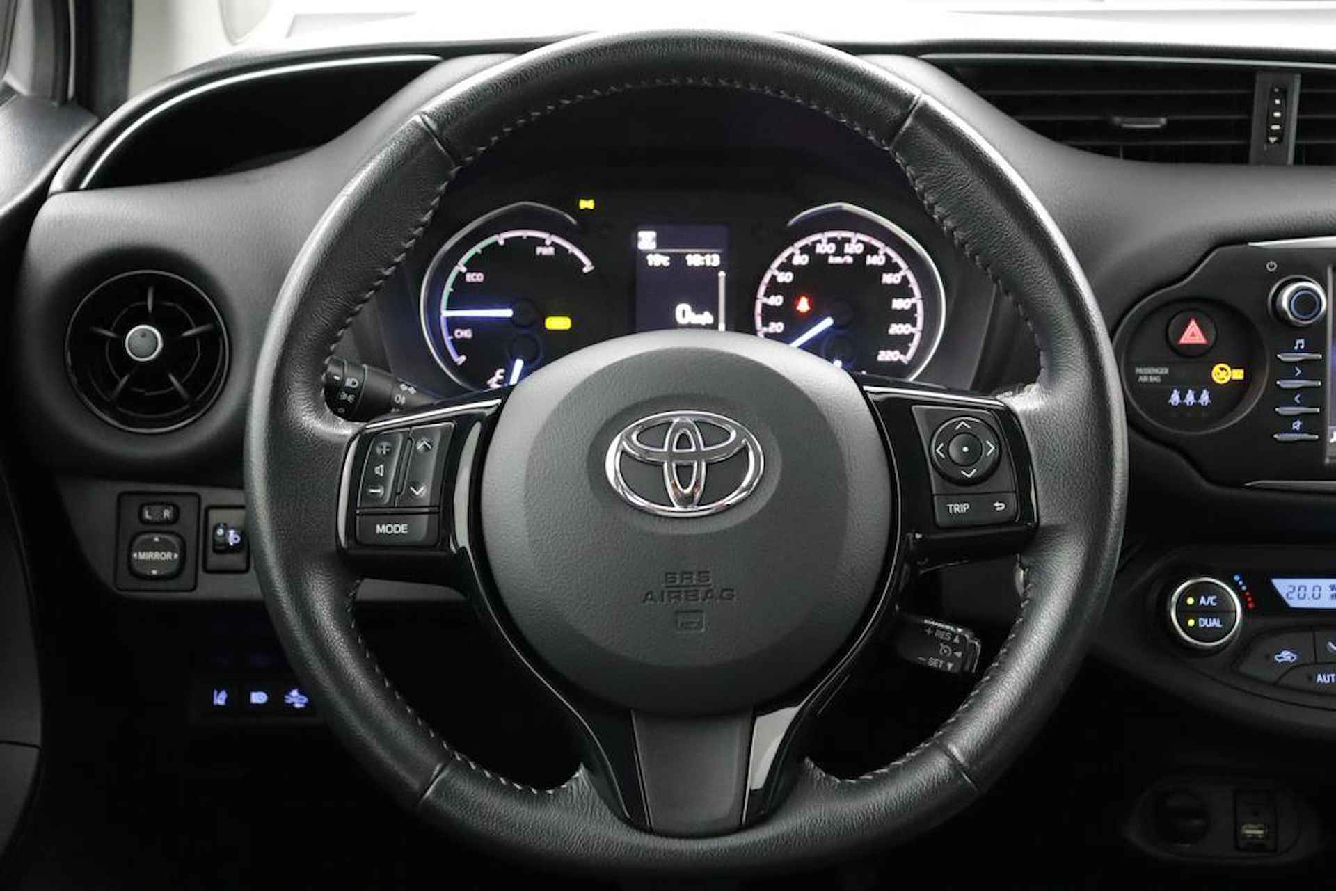 Toyota Yaris 1.5 Hybrid Active | LM velgen  | - 19/50