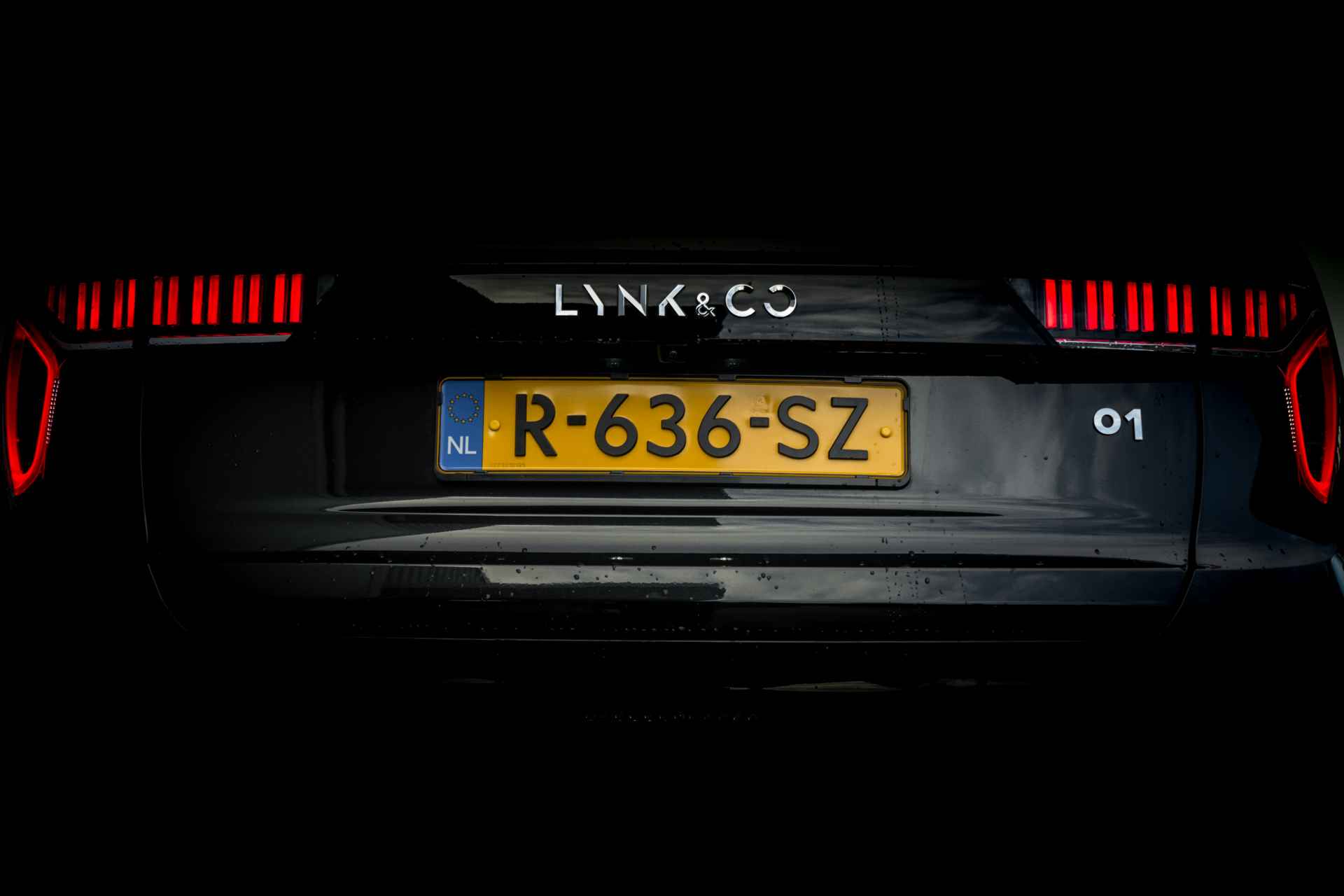 Lynk & Co 01 1.5 Plug-in Hybrid 262 Pk I Nw  Modeljaar I Panoramadak I 75 km Elektrisch I 360 Camera I Infinity Audio Full Map Navi I Carplay I 20 inch. LMV l 1e eigenaar - 24/65