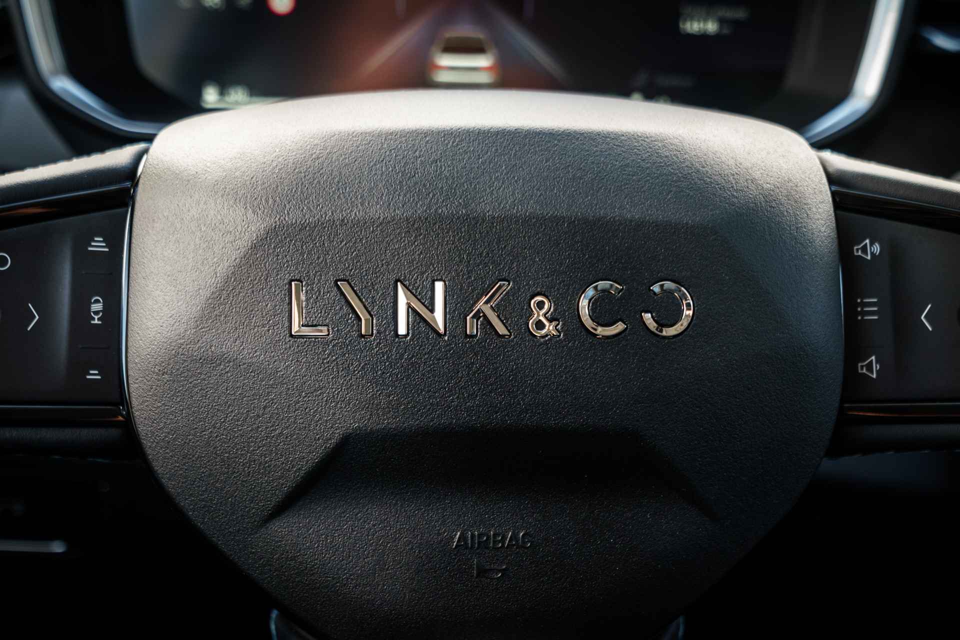 Lynk & Co 01 1.5 Plug-in Hybrid 262 Pk I Nw  Modeljaar I Panoramadak I 75 km Elektrisch I 360 Camera I Infinity Audio Full Map Navi I Carplay I 20 inch. LMV l 1e eigenaar - 60/65