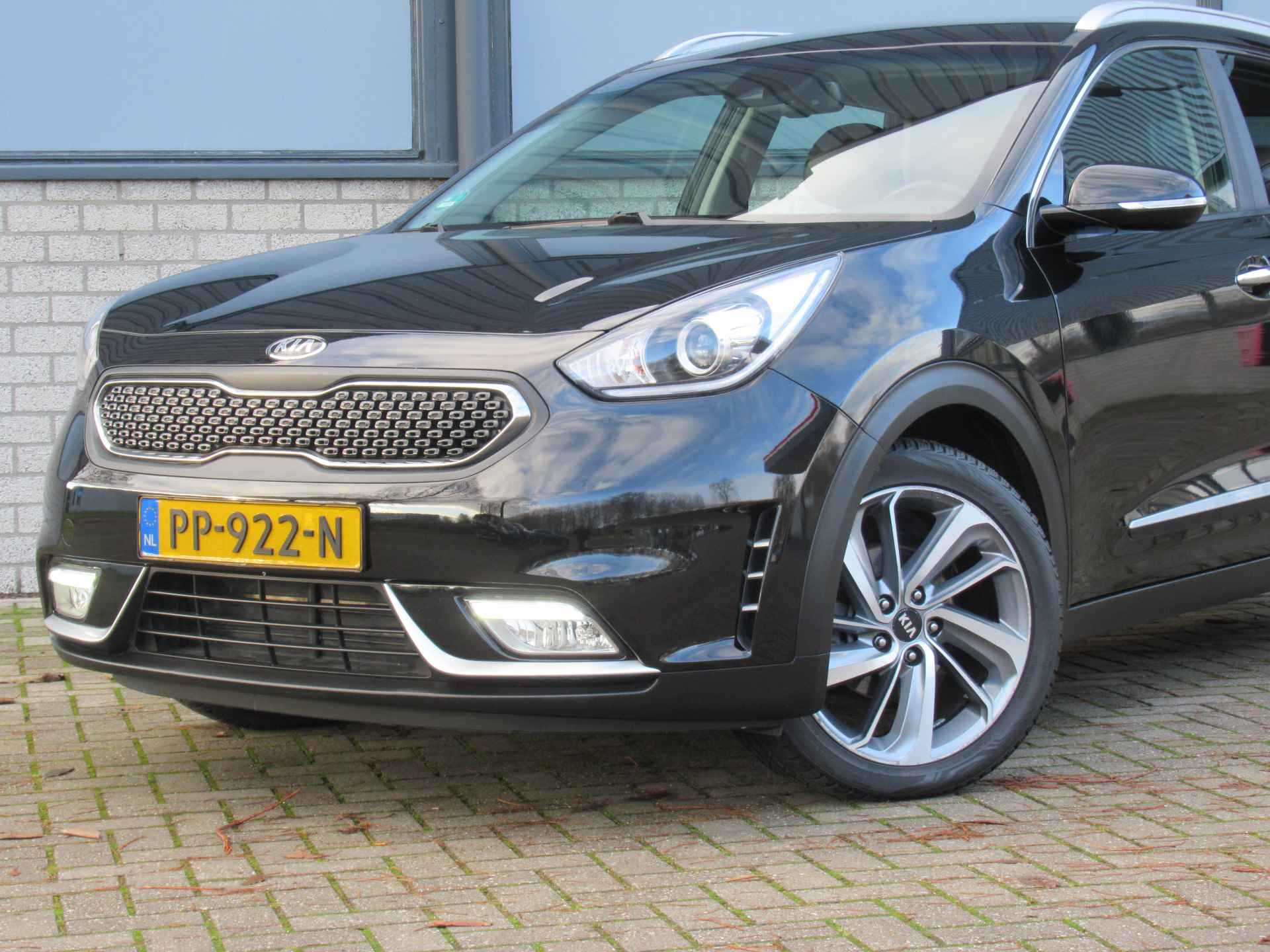 Kia Niro 1.6 GDi Hybrid First Edition 2e eigen | dealer onderh | Leder | 18"inch | tr.haak | navi - 3/25