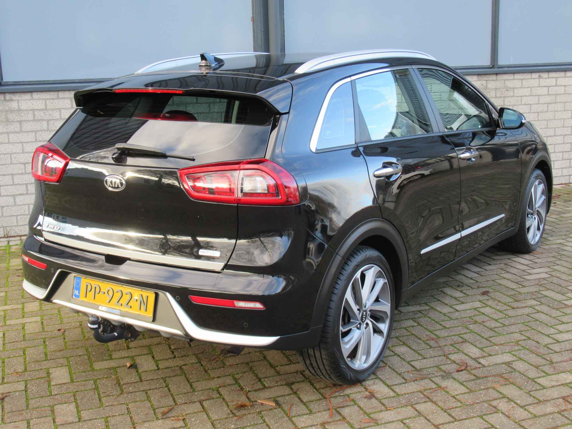 Kia Niro 1.6 GDi Hybrid First Edition 2e eigen | dealer onderh | Leder | 18"inch | tr.haak | navi - 13/25