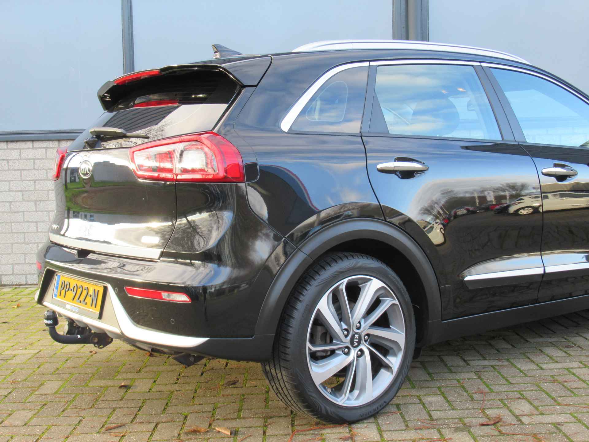 Kia Niro 1.6 GDi Hybrid First Edition 2e eigen | dealer onderh | Leder | 18"inch | tr.haak | navi - 15/25