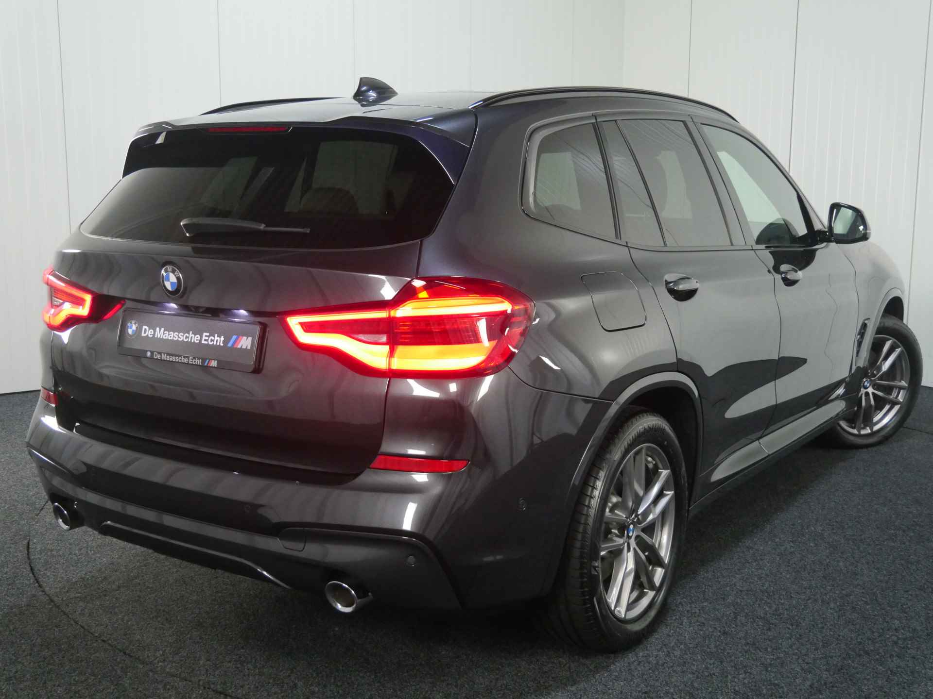 BMW X3 xDrive30e High Executive M Sport Automaat / Panoramadak / Sportstoelen / Adaptieve LED / Head-Up / Harman Kardon / Live Cockpit Professional / Parking Assistant - 3/34