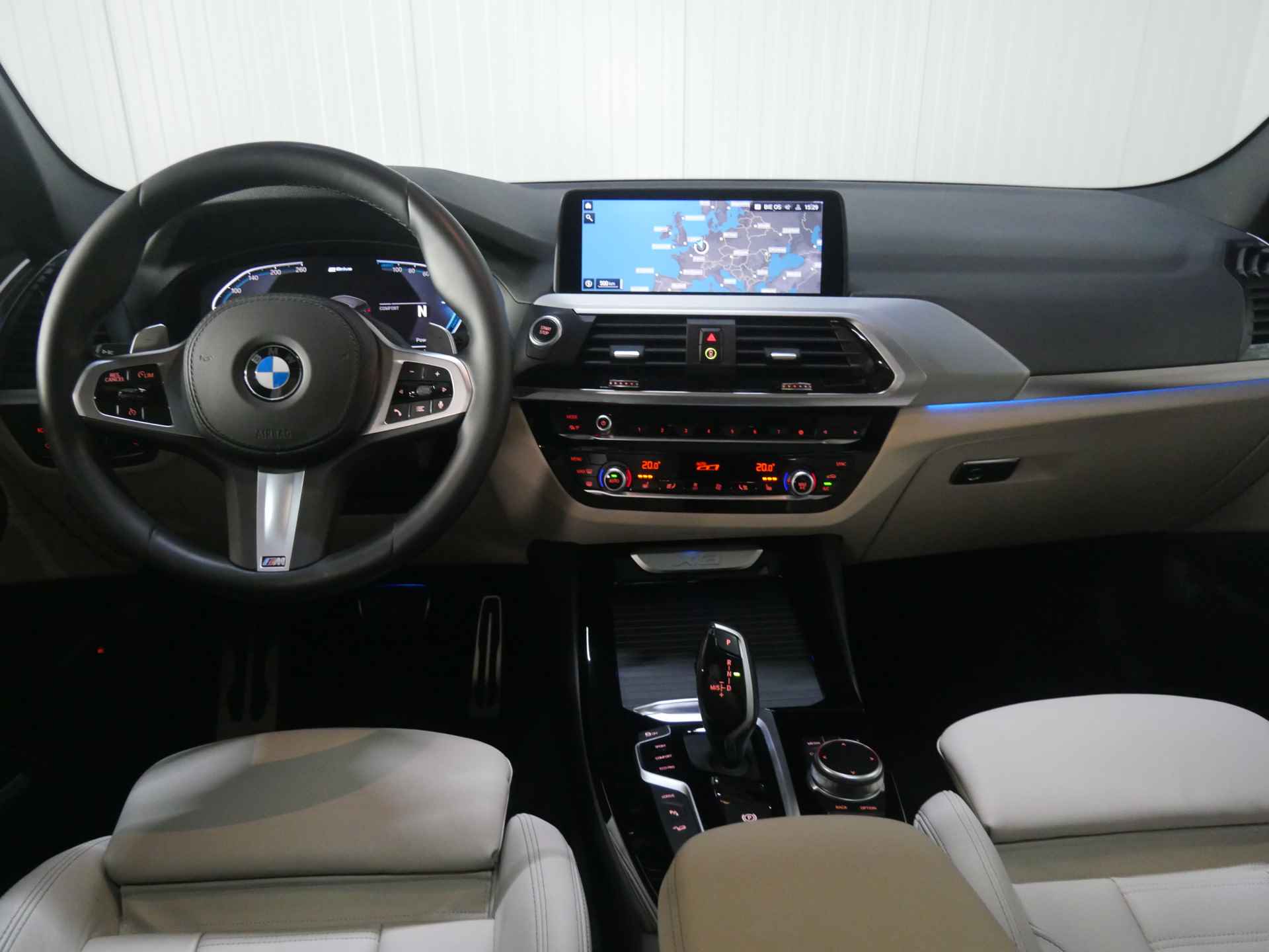 BMW X3 xDrive30e High Executive M Sport Automaat / Panoramadak / Sportstoelen / Adaptieve LED / Head-Up / Harman Kardon / Live Cockpit Professional / Parking Assistant - 4/34