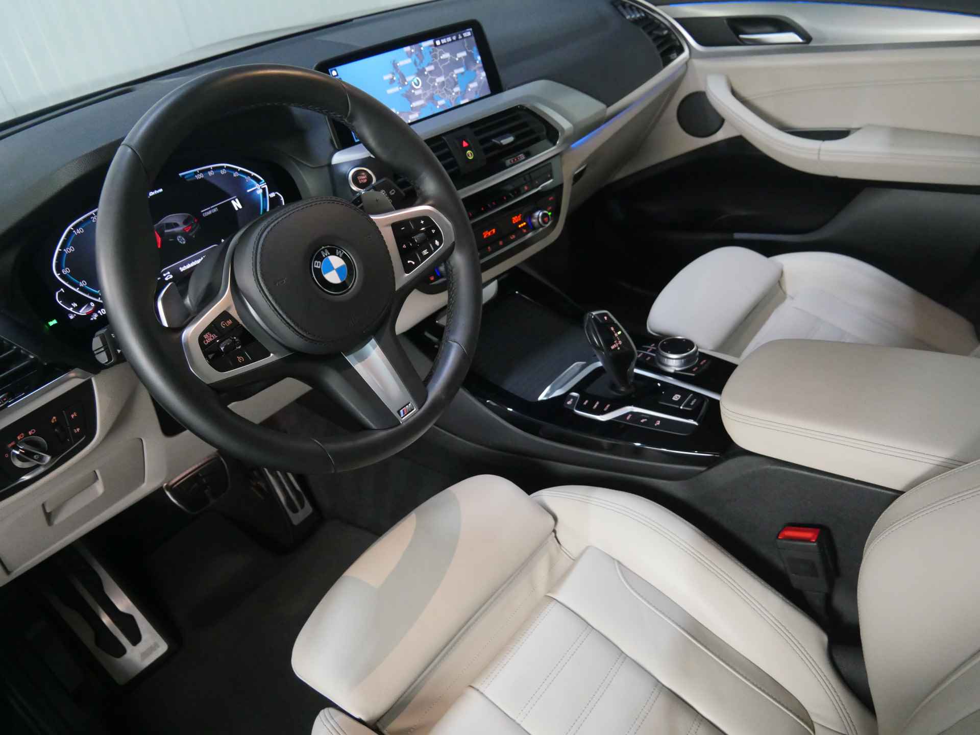 BMW X3 xDrive30e High Executive M Sport Automaat / Panoramadak / Sportstoelen / Adaptieve LED / Head-Up / Harman Kardon / Live Cockpit Professional / Parking Assistant - 10/34