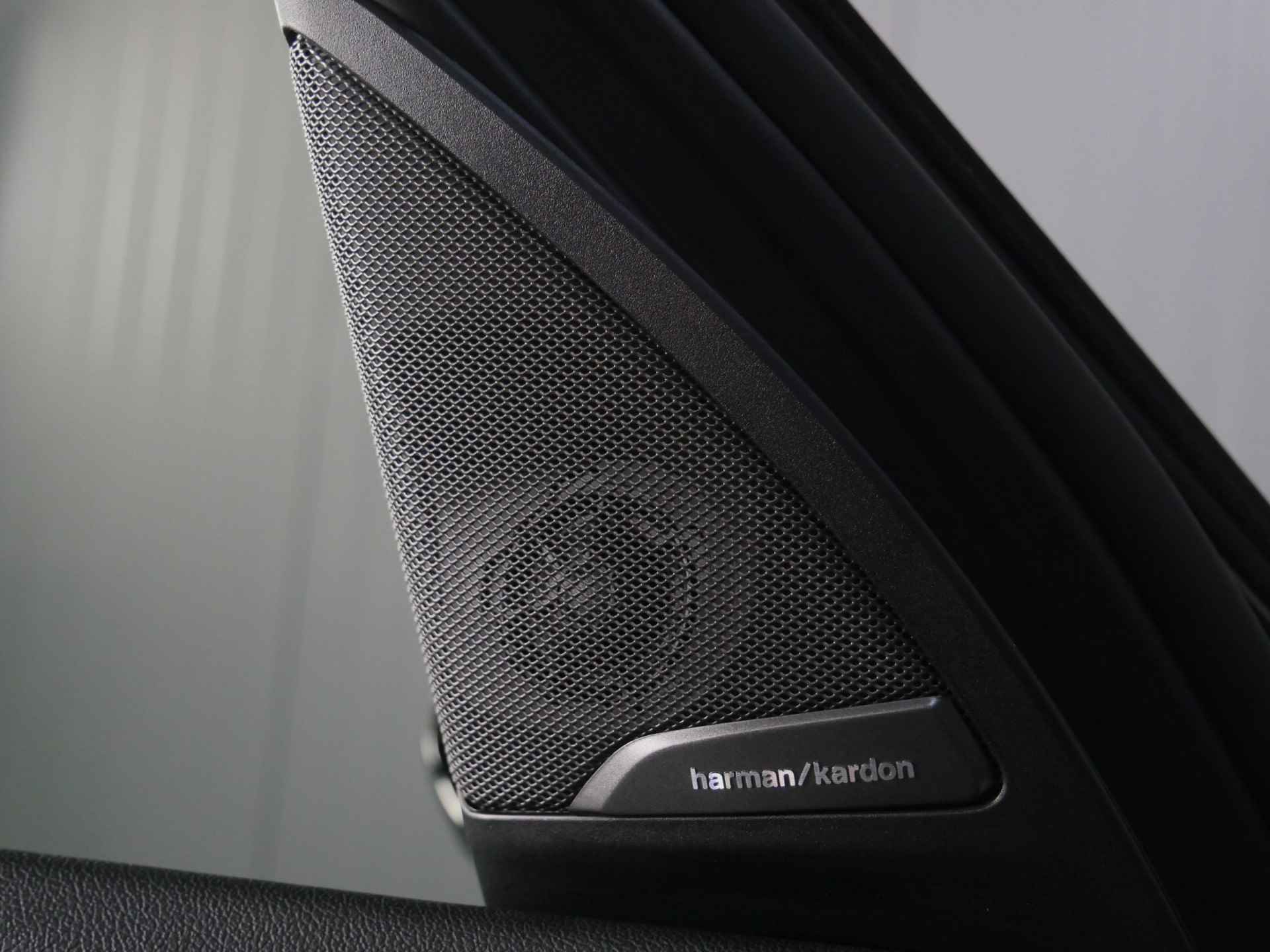 BMW X3 xDrive30e High Executive M Sport Automaat / Panoramadak / Sportstoelen / Adaptieve LED / Head-Up / Harman Kardon / Live Cockpit Professional / Parking Assistant - 17/34