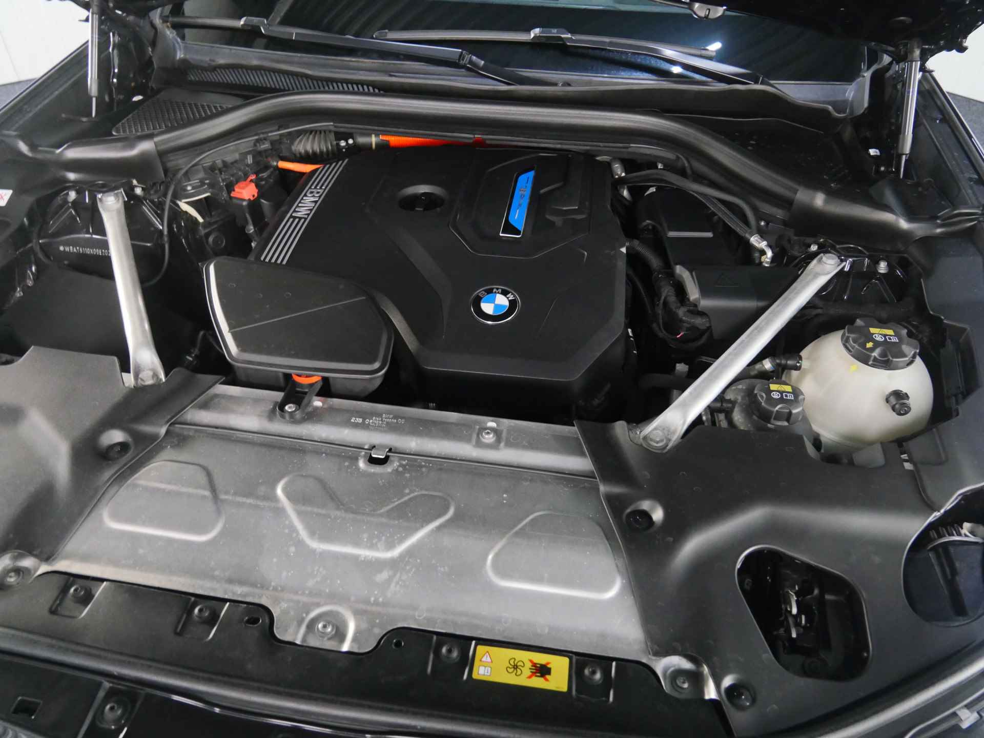 BMW X3 xDrive30e High Executive M Sport Automaat / Panoramadak / Sportstoelen / Adaptieve LED / Head-Up / Harman Kardon / Live Cockpit Professional / Parking Assistant - 34/34