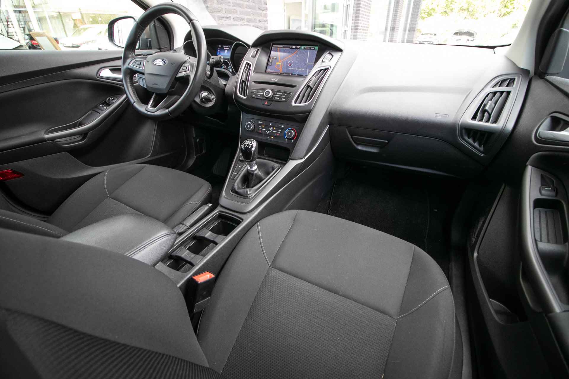 Ford FOCUS Wagon 1.0 Titanium Edition - All-in rijklrps | Navi | stuurverwarming | Cruise - 4/36