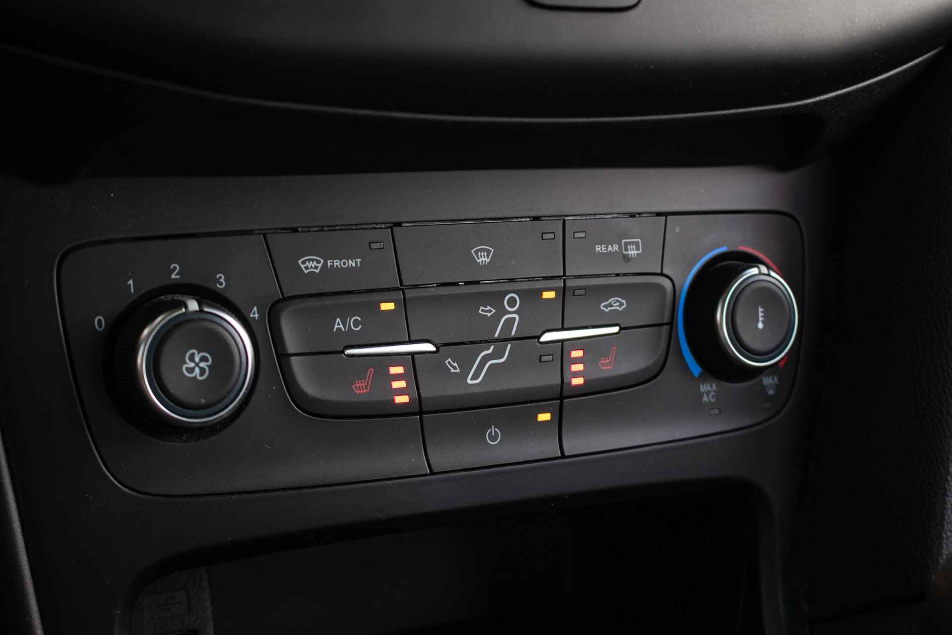 Ford FOCUS Wagon 1.0 Titanium Edition - All-in rijklrps | Navi | stuurverwarming | Cruise - 18/36
