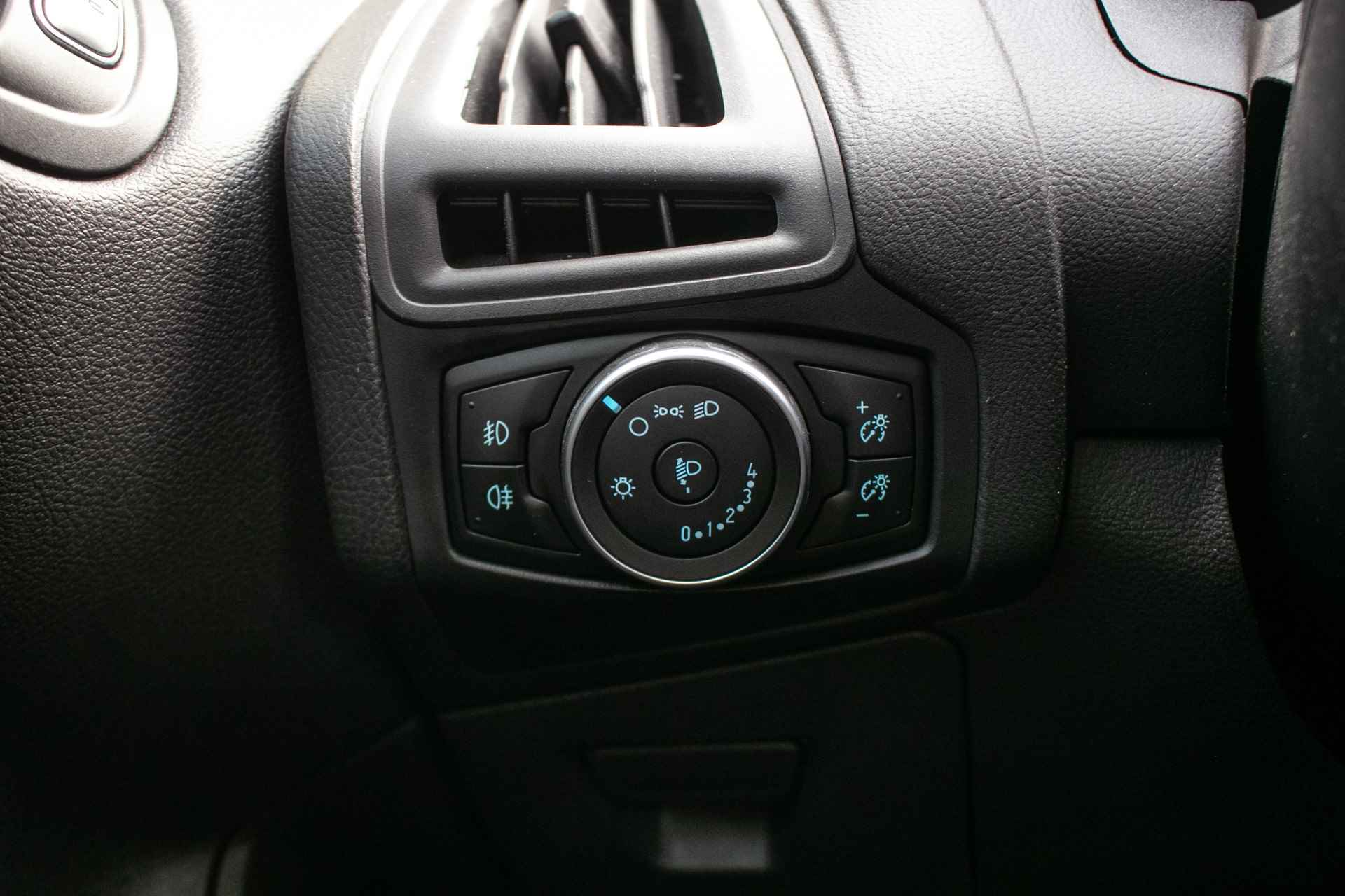 Ford FOCUS Wagon 1.0 Titanium Edition - All-in rijklrps | Navi | stuurverwarming | Cruise - 31/36
