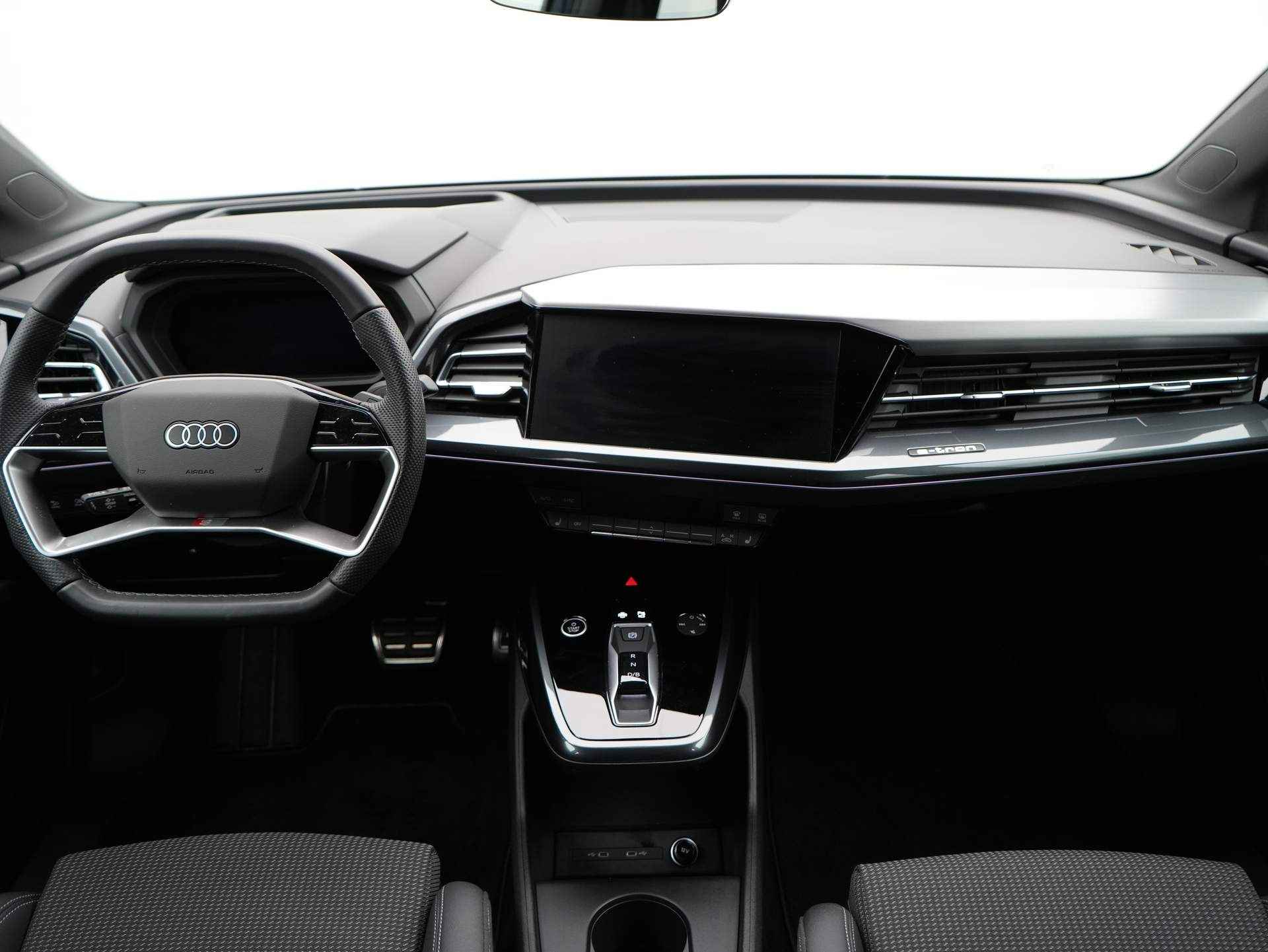 Audi Q4 e-tron 40 S edition 150kW/204pk electrisch | Navigatie by App | Airco 3 zones | Achteruitrij camera | - 4/36