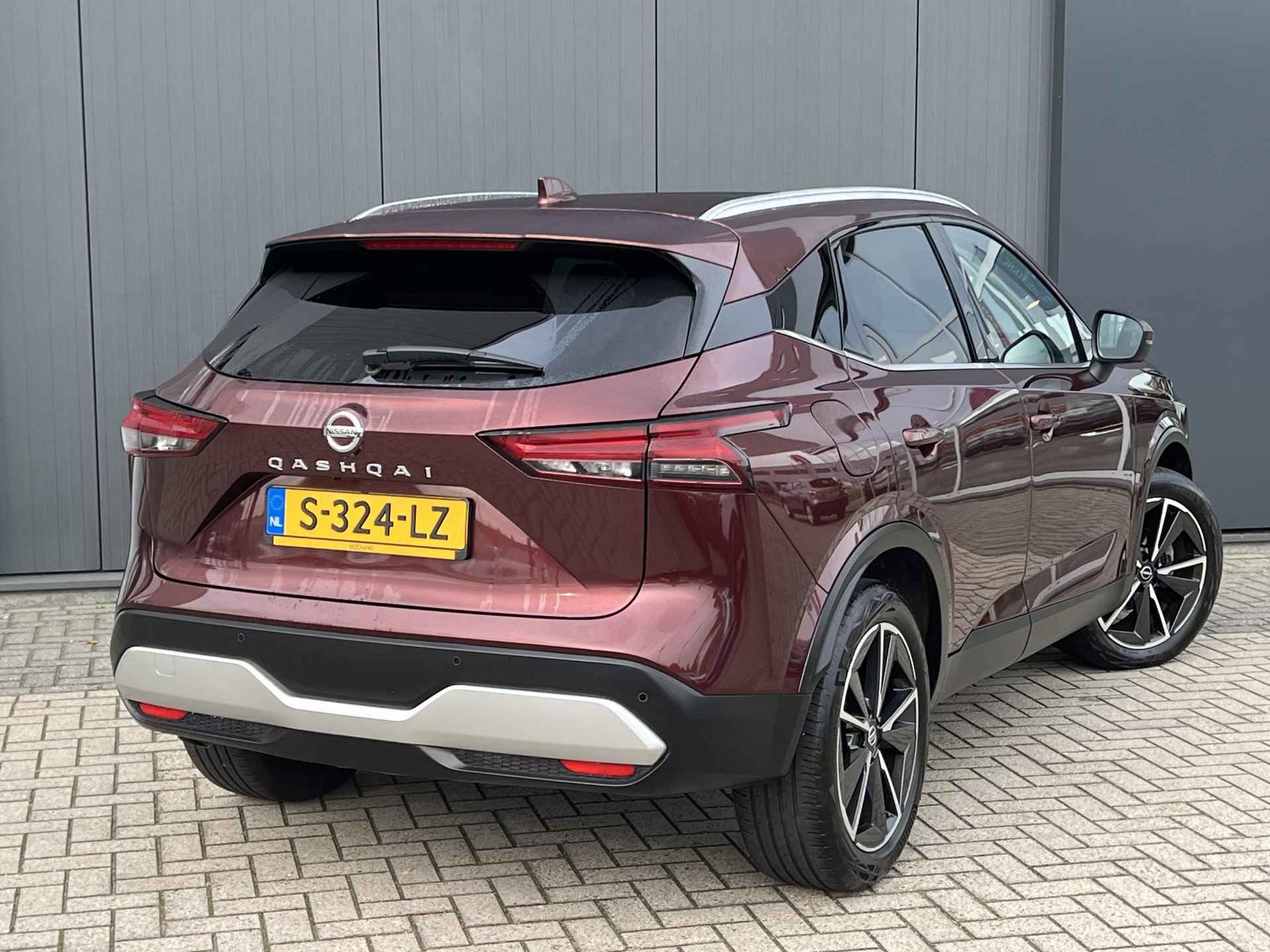 Nissan Qashqai 1.3 MHEV 158 Xtronic Business Premium | Navigatie | Panorama dak | 19 inch - 3/27