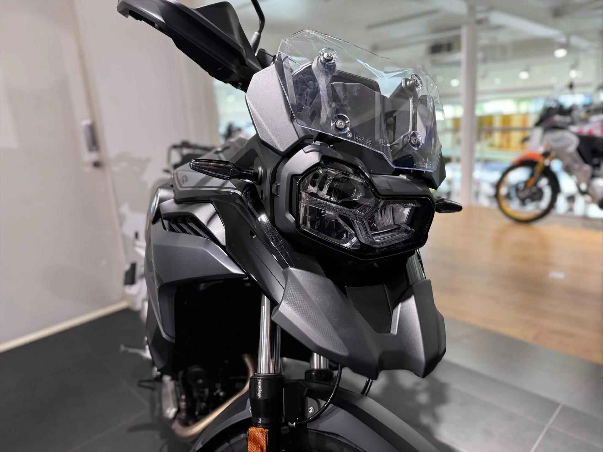 BMW F 750 GS Triple Black - 2/8