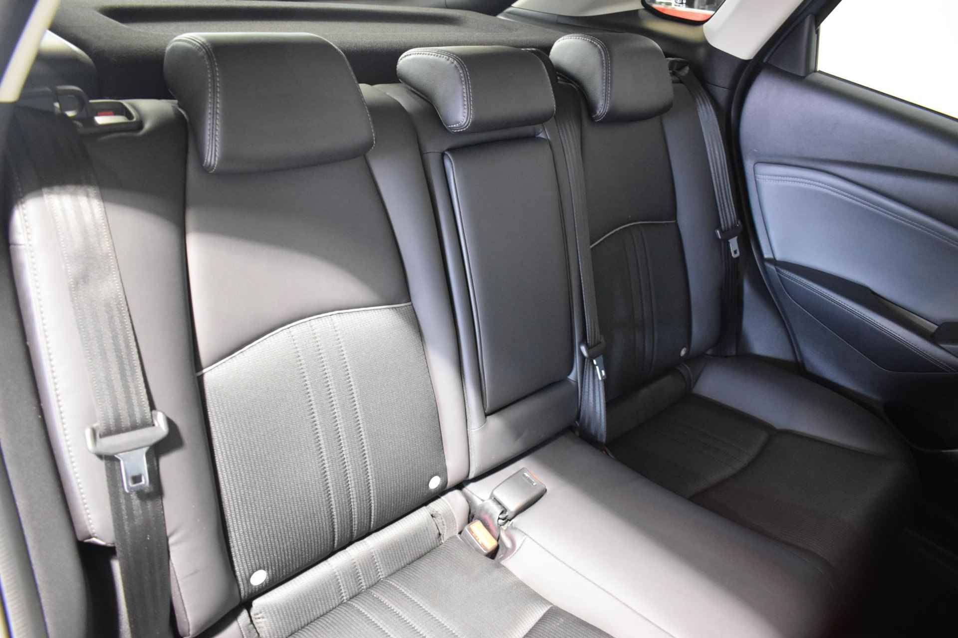 Mazda CX-3 2.0 SkyActiv-G 121 Luxury | Achteruitrijcamera | Parkeersensoren | Dodehoek detectie | Cruise control | Stoelverwarming | Head-up | Navigatie | Keyless entry | - 24/50