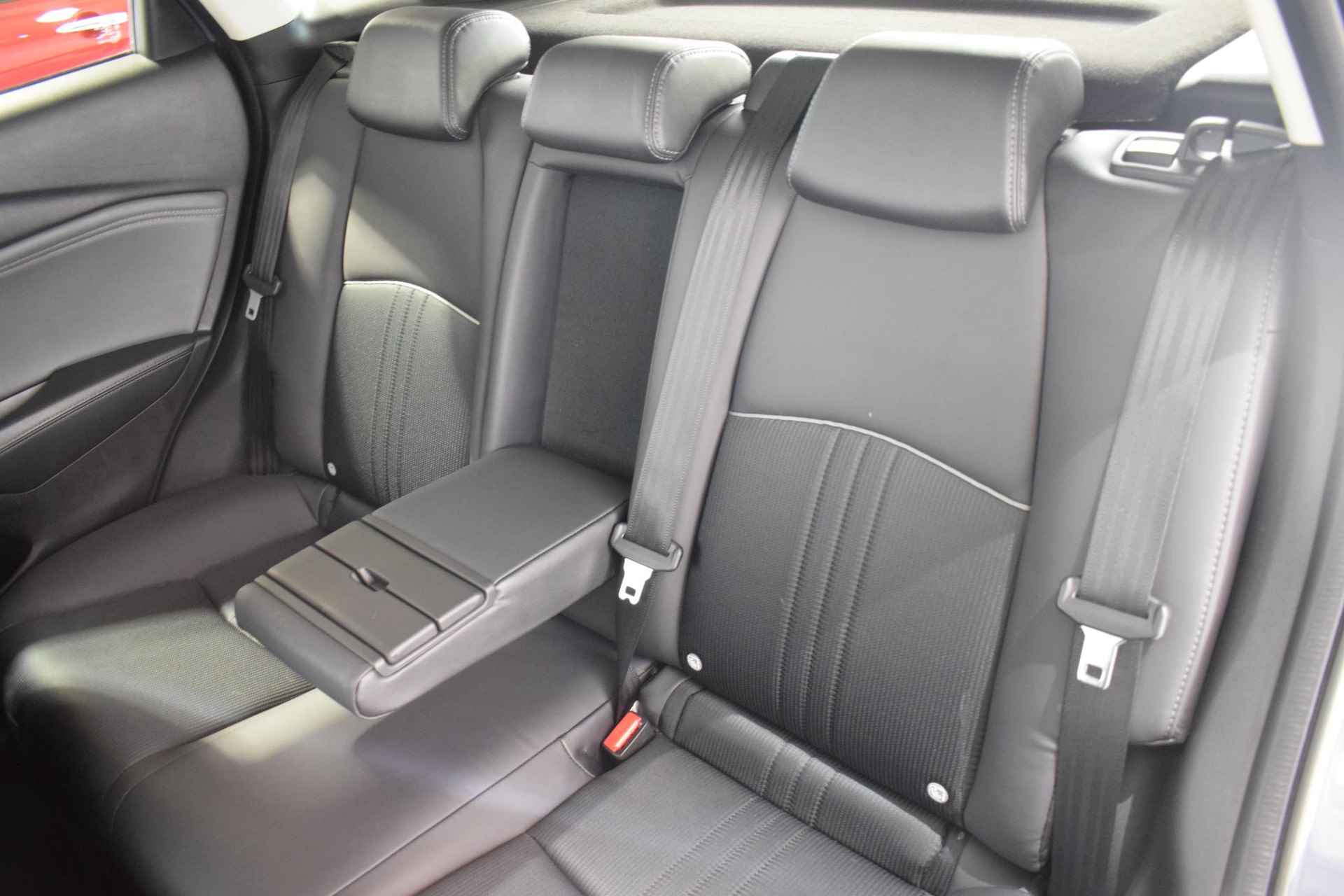 Mazda CX-3 2.0 SkyActiv-G 121 Luxury | Achteruitrijcamera | Parkeersensoren | Dodehoek detectie | Cruise control | Stoelverwarming | Head-up | Navigatie | Keyless entry | - 25/50