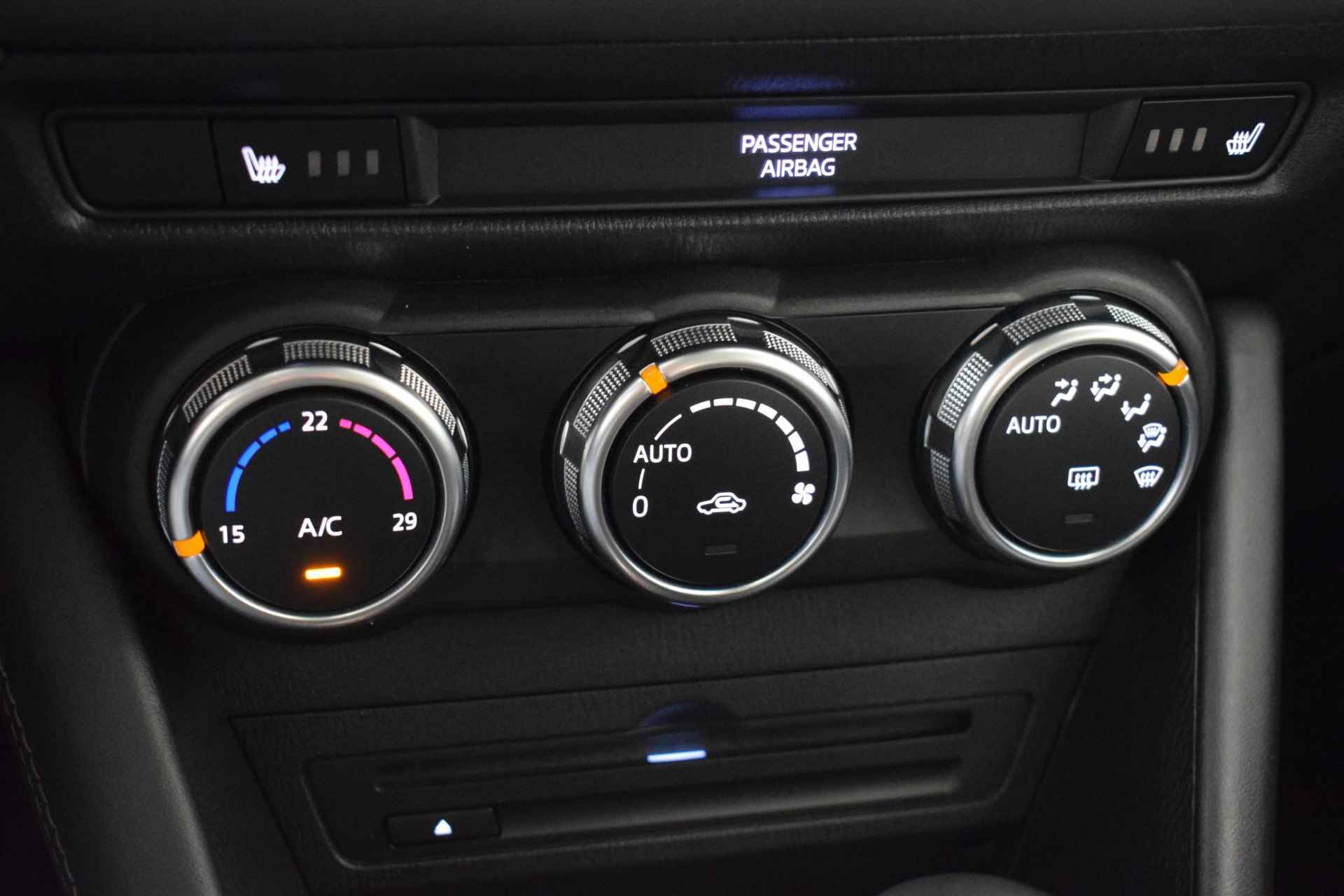 Mazda CX-3 2.0 SkyActiv-G 121 Luxury | Achteruitrijcamera | Parkeersensoren | Dodehoek detectie | Cruise control | Stoelverwarming | Head-up | Navigatie | Keyless entry | - 34/50