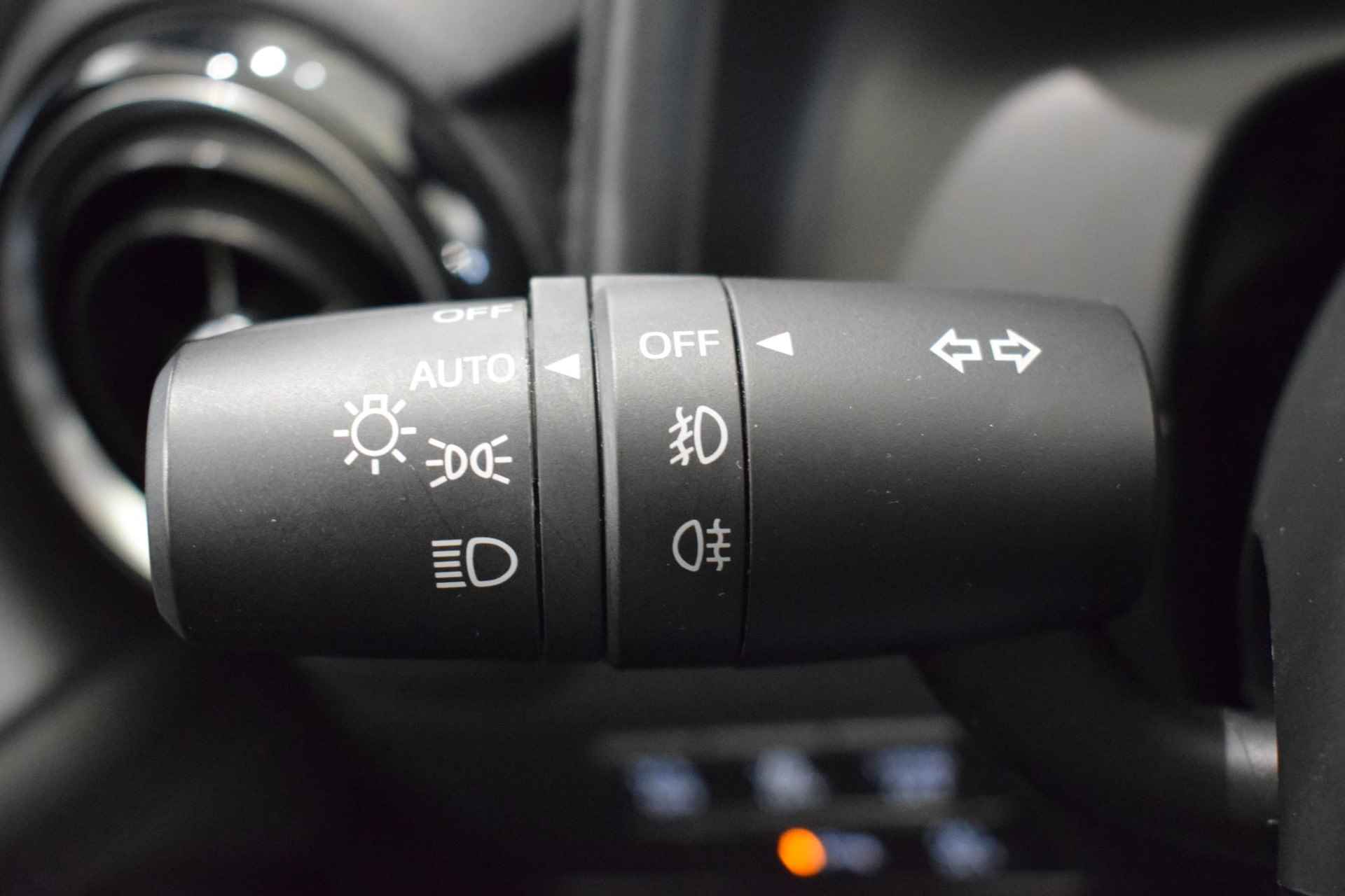 Mazda CX-3 2.0 SkyActiv-G 121 Luxury | Achteruitrijcamera | Parkeersensoren | Dodehoek detectie | Cruise control | Stoelverwarming | Head-up | Navigatie | Keyless entry | - 42/50