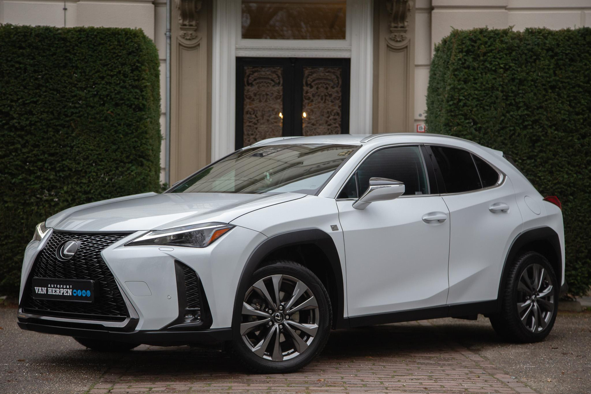 Lexus UX 250h F Sport Line Adaptive Cruise | Leder | Dodehoeksens | Nieuwstaat