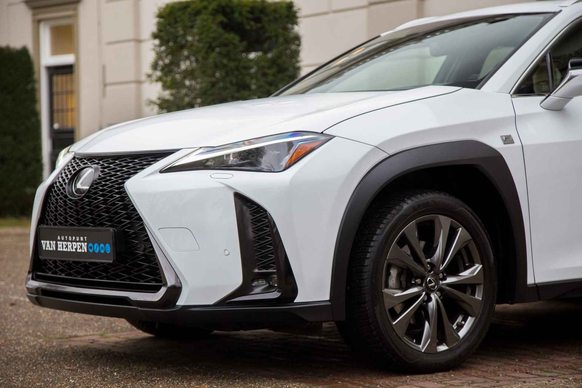 Lexus UX 250h F Sport Line Adaptive Cruise | Leder | Dodehoeksens | Nieuwstaat - 9/50