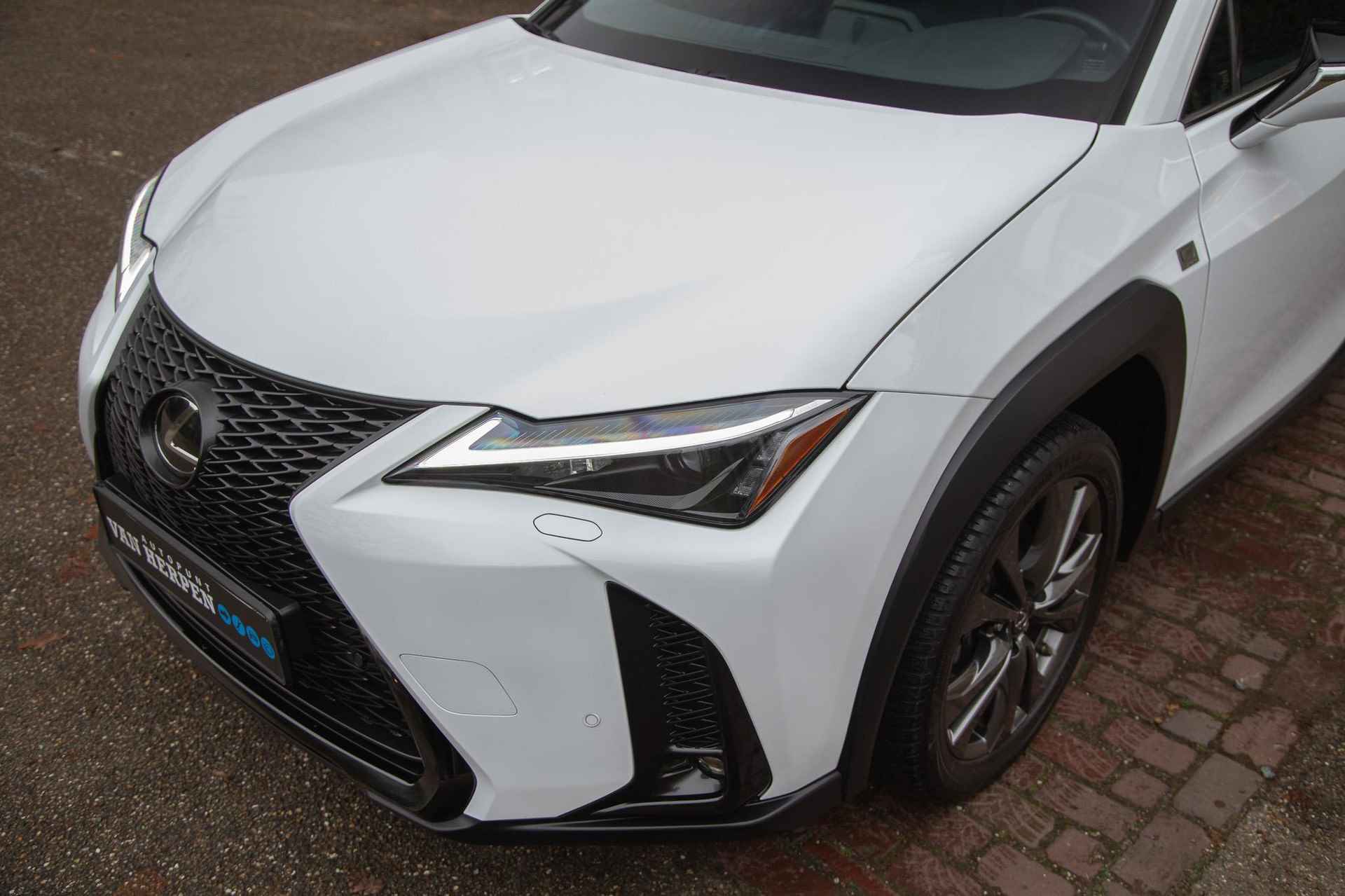 Lexus UX 250h F Sport Line Adaptive Cruise | Leder | Dodehoeksens | Nieuwstaat - 10/50