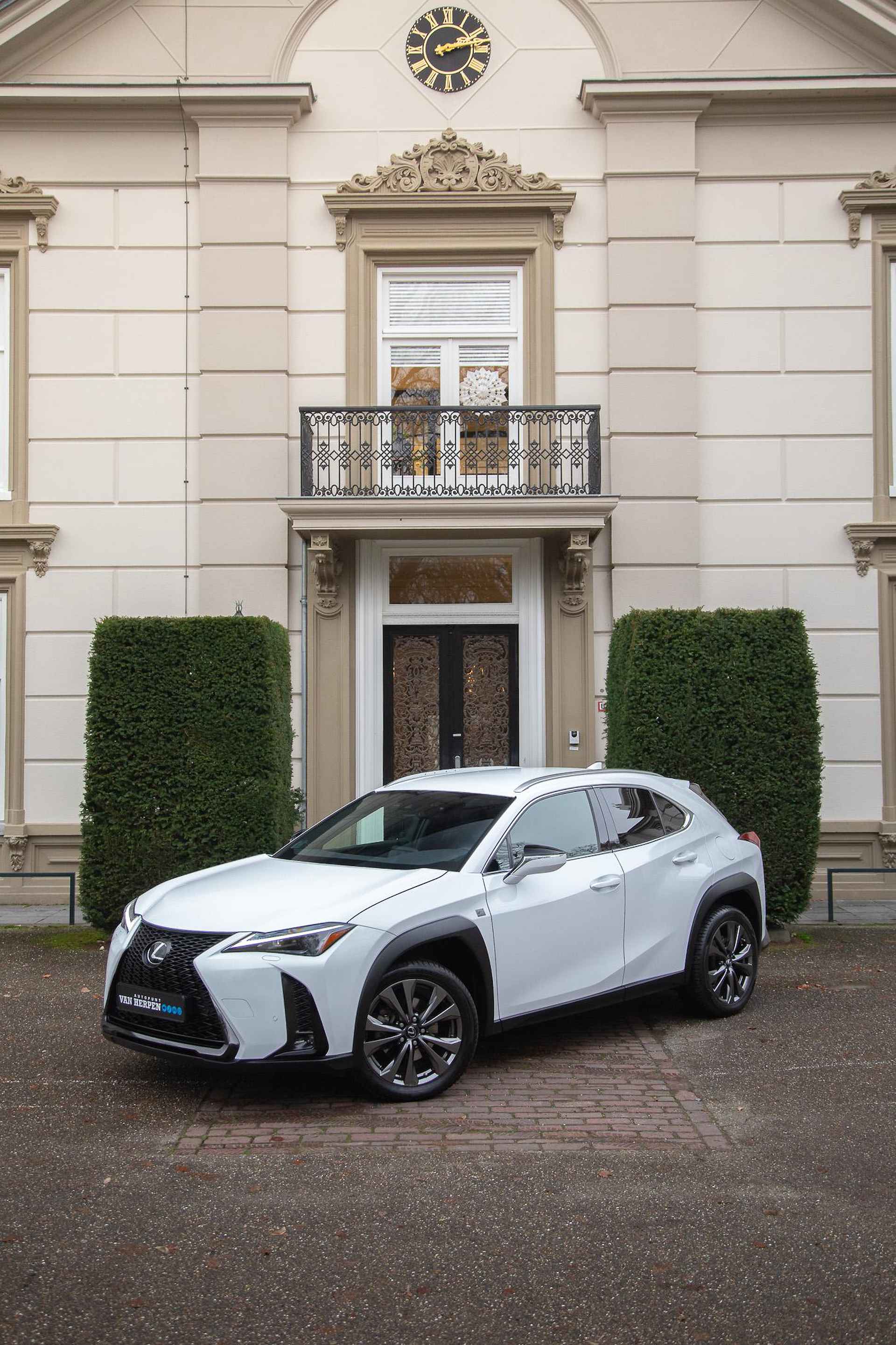 Lexus UX 250h F Sport Line Adaptive Cruise | Leder | Dodehoeksens | Nieuwstaat - 42/50