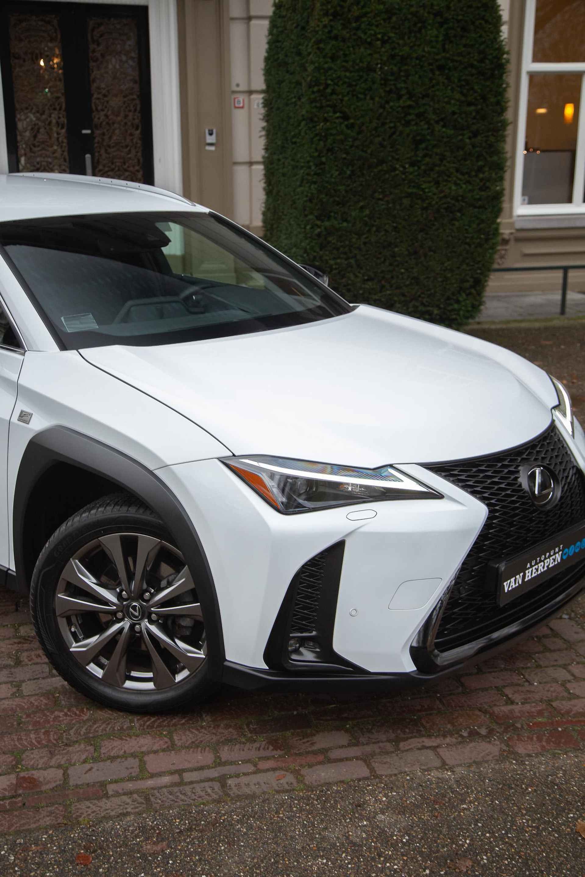 Lexus UX 250h F Sport Line Adaptive Cruise | Leder | Dodehoeksens | Nieuwstaat - 46/50