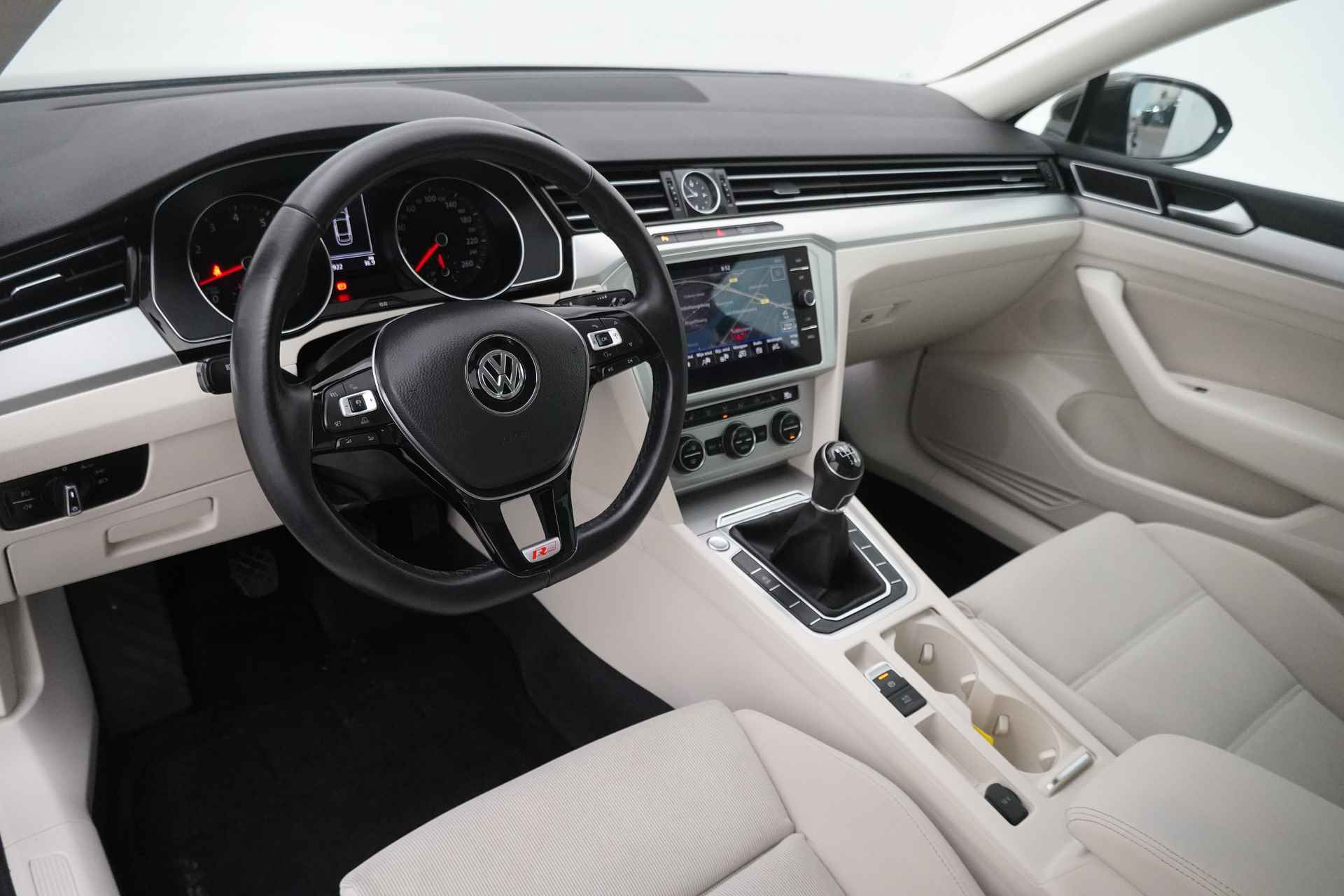 Volkswagen Passat BWJ 2018 1.4 TSI ACT 150 PK Comfortline CLIMA / NAVI / APPLE CARPLAY / ANDROID AUTO / STOELVERWARMING / ADAPTIVE CRUISE / FULL LED / PARKEERSENSOREN / LMV / KEY LESS - 5/32