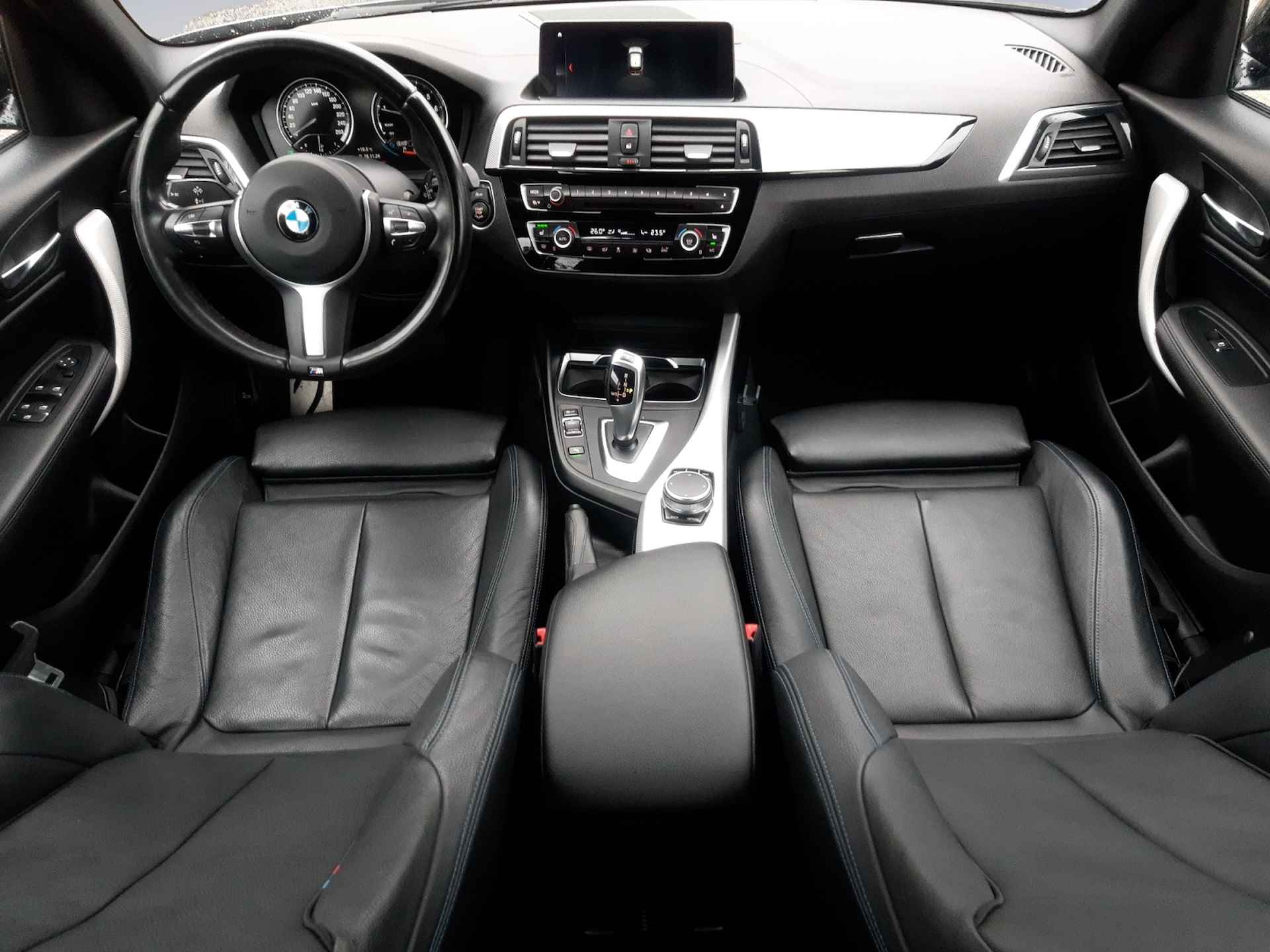 BMW 1-serie 118i Edition M Sport Shadow High Executive (136 PK) 2e-Eig. BMW-Dealer-Onderh. BOVAG-Garantie. NL-AUTO, Leer, Navigatie, Cruisecontrol, Keyless-Start, Parkeersensoren-V+A, Sportstoelen, Bluetooth, Stoelverwarming, Lm-Velgen-18Inch, Privacy-Glas - 3/42