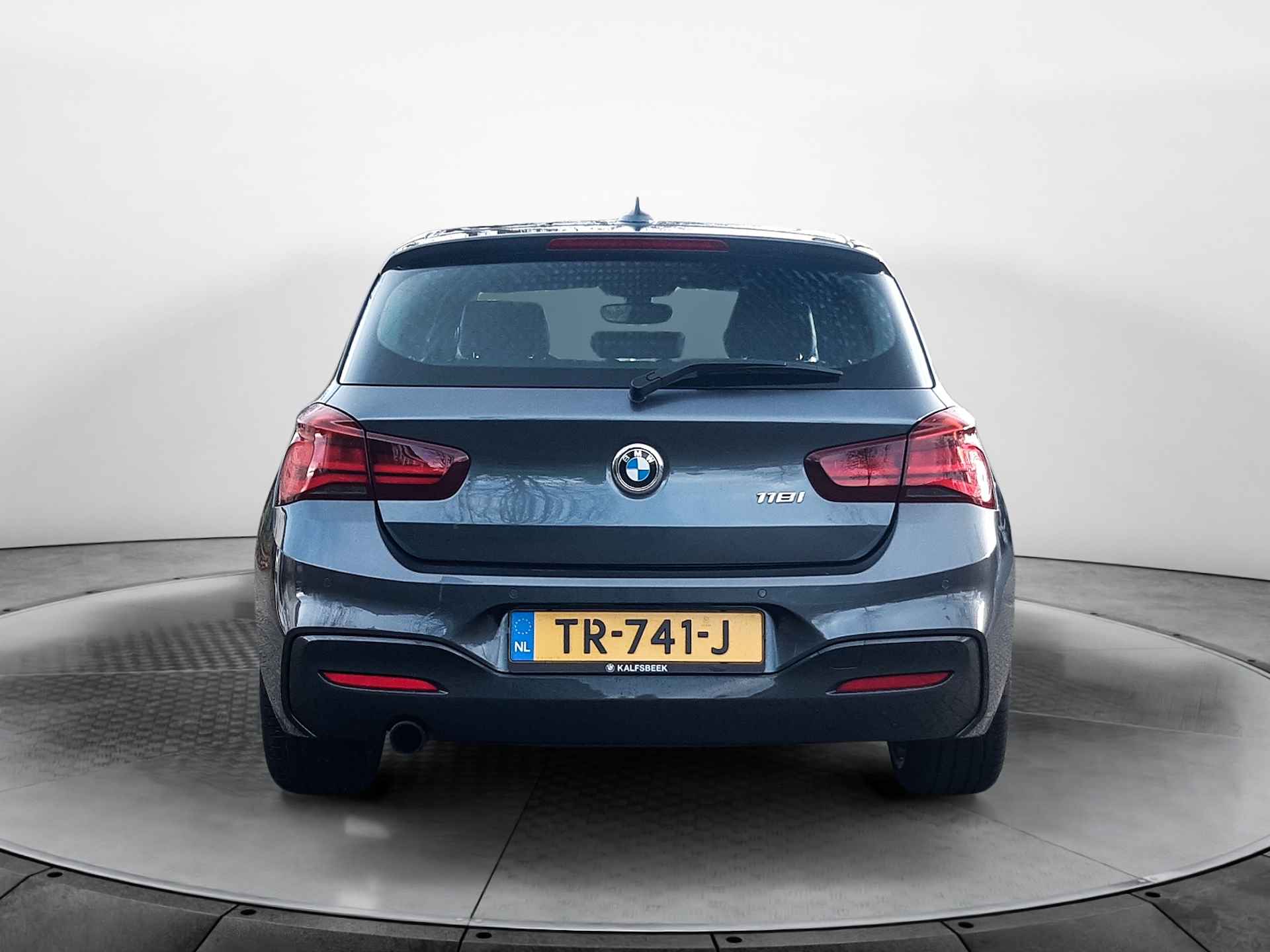 BMW 1-serie 118i Edition M Sport Shadow High Executive (136 PK) 2e-Eig. BMW-Dealer-Onderh. BOVAG-Garantie. NL-AUTO, Leer, Navigatie, Cruisecontrol, Keyless-Start, Parkeersensoren-V+A, Sportstoelen, Bluetooth, Stoelverwarming, Lm-Velgen-18Inch, Privacy-Glas - 35/42