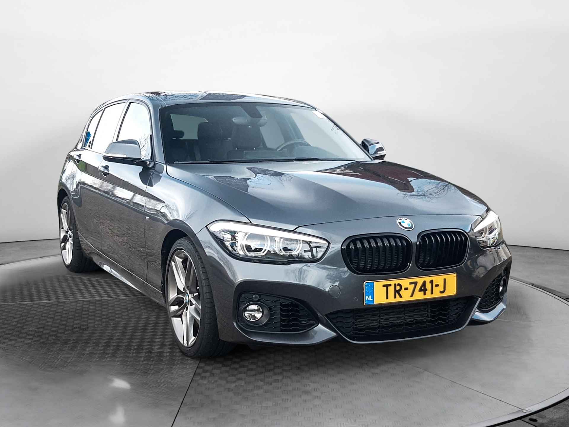 BMW 1-serie 118i Edition M Sport Shadow High Executive (136 PK) 2e-Eig. BMW-Dealer-Onderh. BOVAG-Garantie. NL-AUTO, Leer, Navigatie, Cruisecontrol, Keyless-Start, Parkeersensoren-V+A, Sportstoelen, Bluetooth, Stoelverwarming, Lm-Velgen-18Inch, Privacy-Glas - 36/42