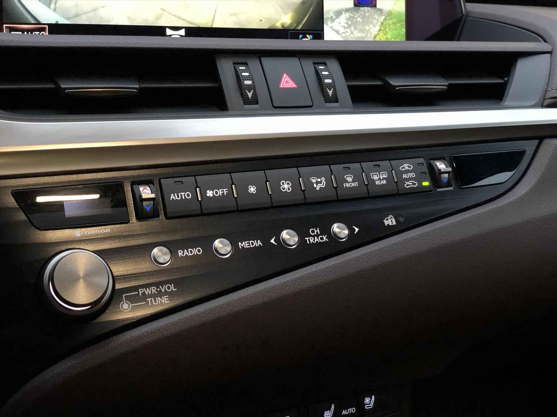 Lexus Es 300h President Line | Schuifdak, Stoelventilatie, Geheugenfunctie, Mark Levinson, Digitale buitenspiegels, Stuurverwarming, Alle opties! - 47/53