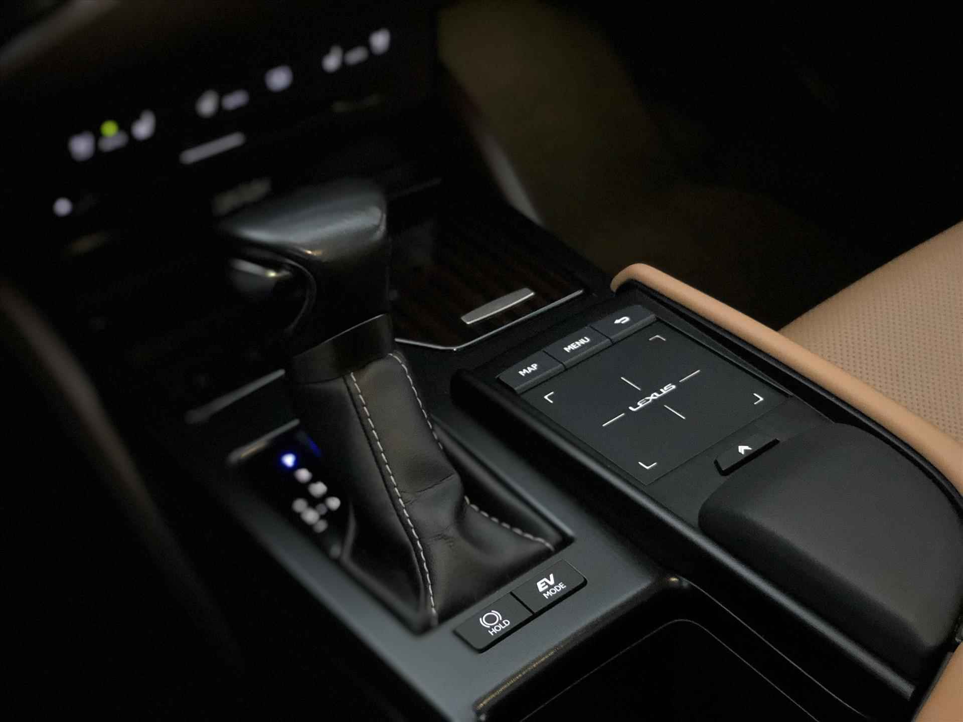 Lexus Es 300h President Line | Schuifdak, Stoelventilatie, Geheugenfunctie, Mark Levinson, Digitale buitenspiegels, Stuurverwarming, Alle opties! - 49/53