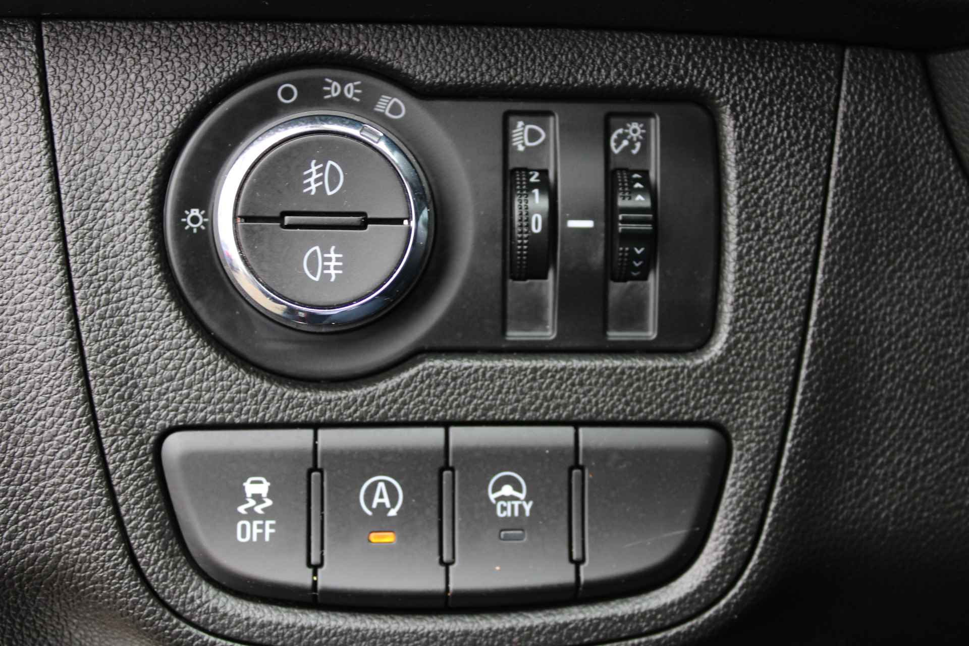 Opel KARL 1.0 Rocks Online Edition / Parkeer sensor / Carplay / Cruise Control / Airco / DAB / 15'' LMV / "Vraag een vrijblijvende offerte aan!" - 14/25