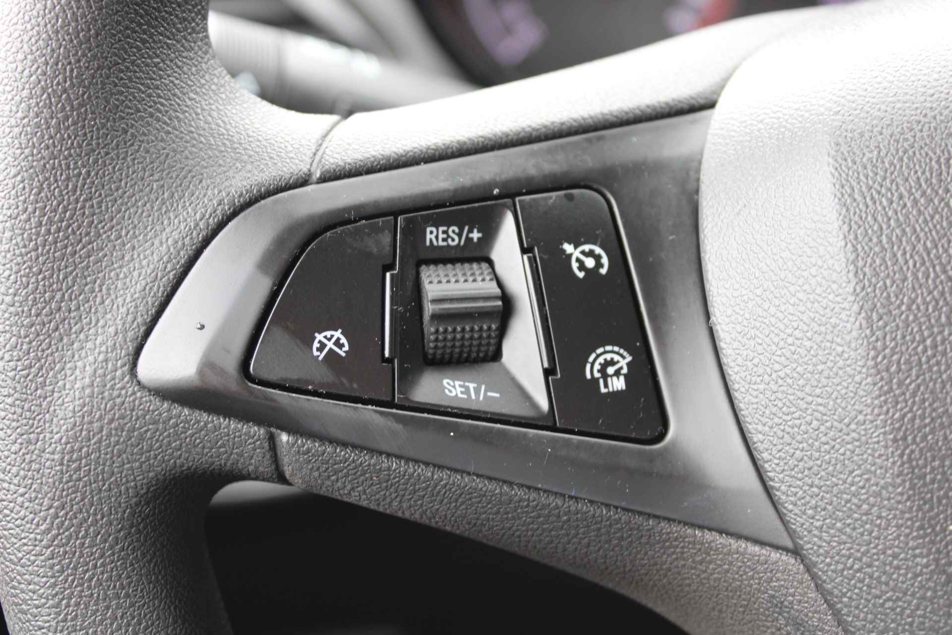 Opel KARL 1.0 Rocks Online Edition / Parkeer sensor / Carplay / Cruise Control / Airco / DAB / 15'' LMV / "Vraag een vrijblijvende offerte aan!" - 16/25