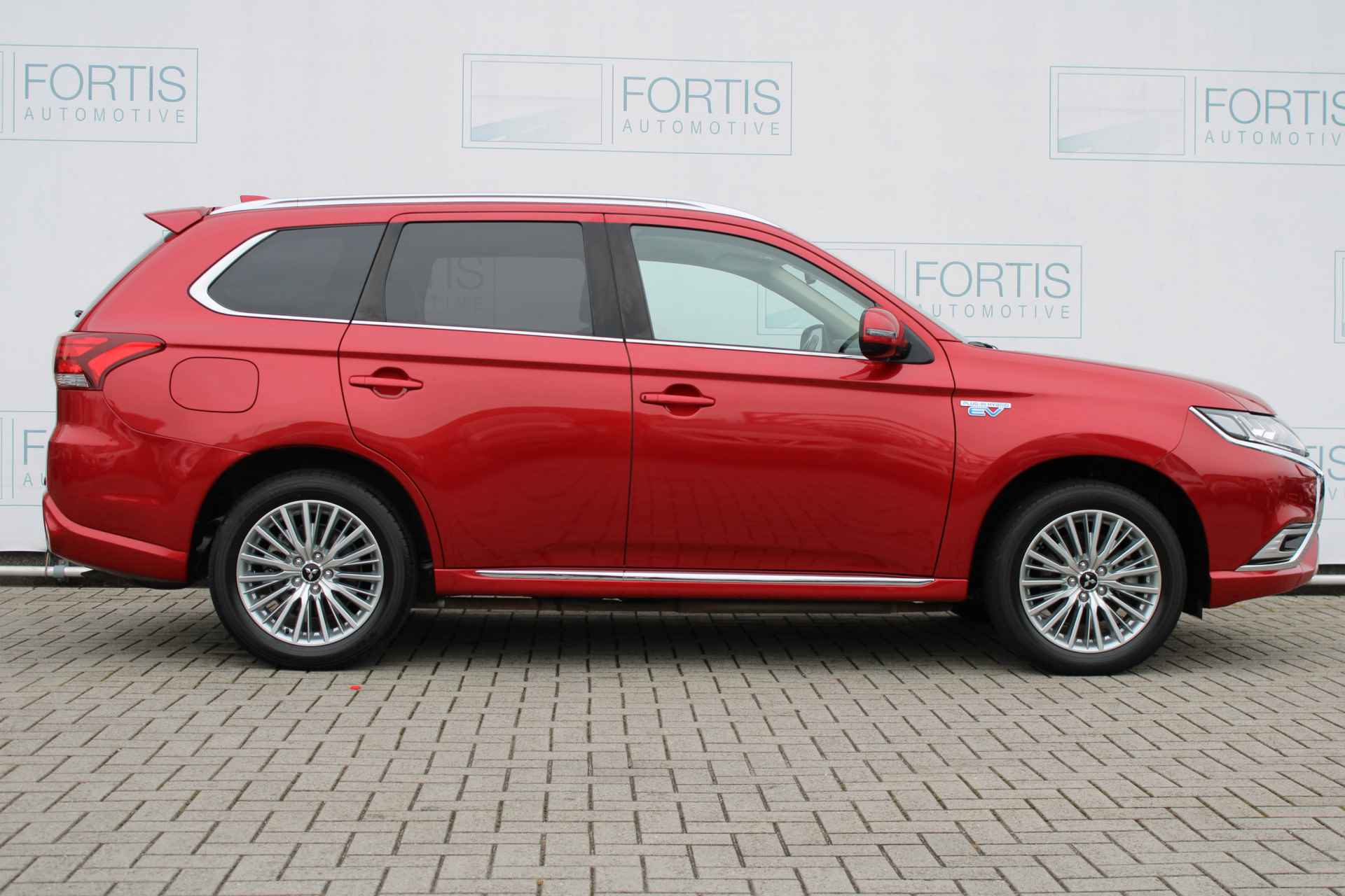 Mitsubishi Outlander 2.4 PHEV Intense WINTERBANDEN | NL-AUTO | CARPLAY | CAMERA | - 13/41