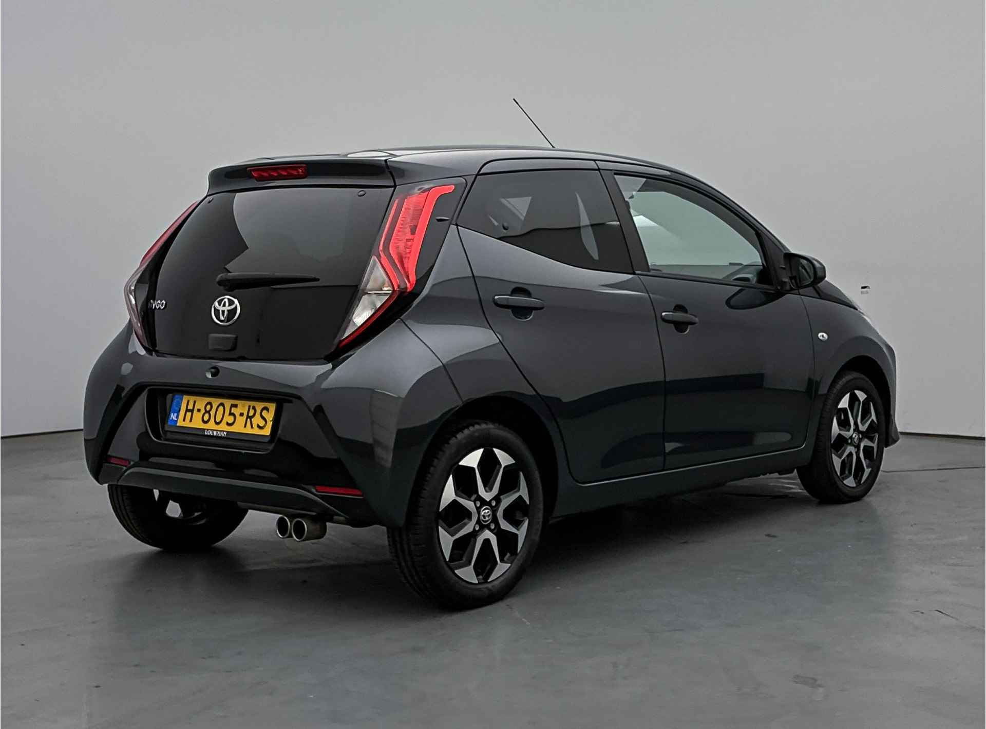 Toyota Aygo 1.0 VVT-i x-joy | 1e Eigenaar | Nieuw Geleverd | Dealer Onderhouden | Climate Control | LM Velgen | Navigatie | Apple Carplay/Android Auto | - 17/46