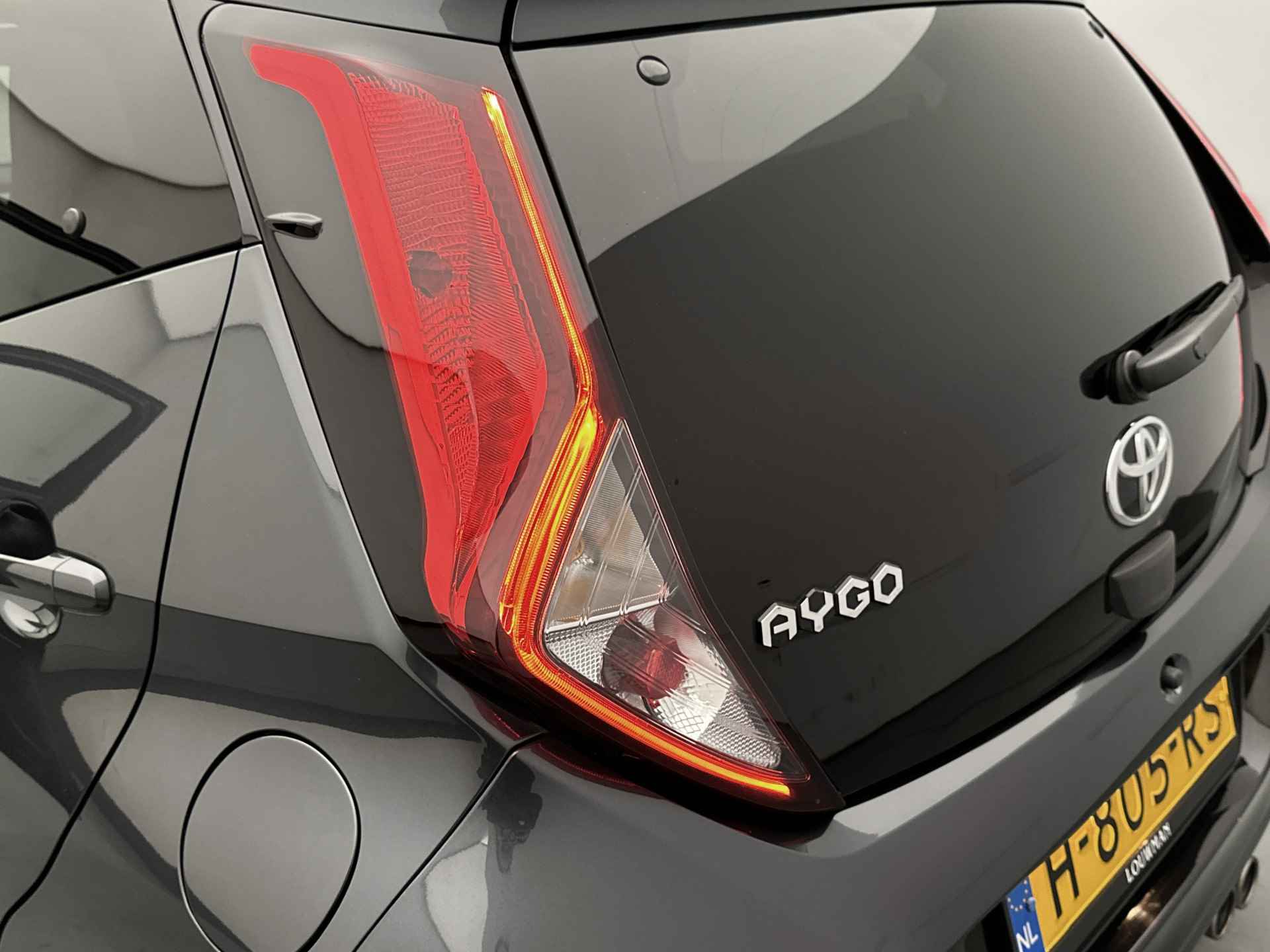 Toyota Aygo 1.0 VVT-i x-joy | 1e Eigenaar | Nieuw Geleverd | Dealer Onderhouden | Climate Control | LM Velgen | Navigatie | Apple Carplay/Android Auto | - 39/46