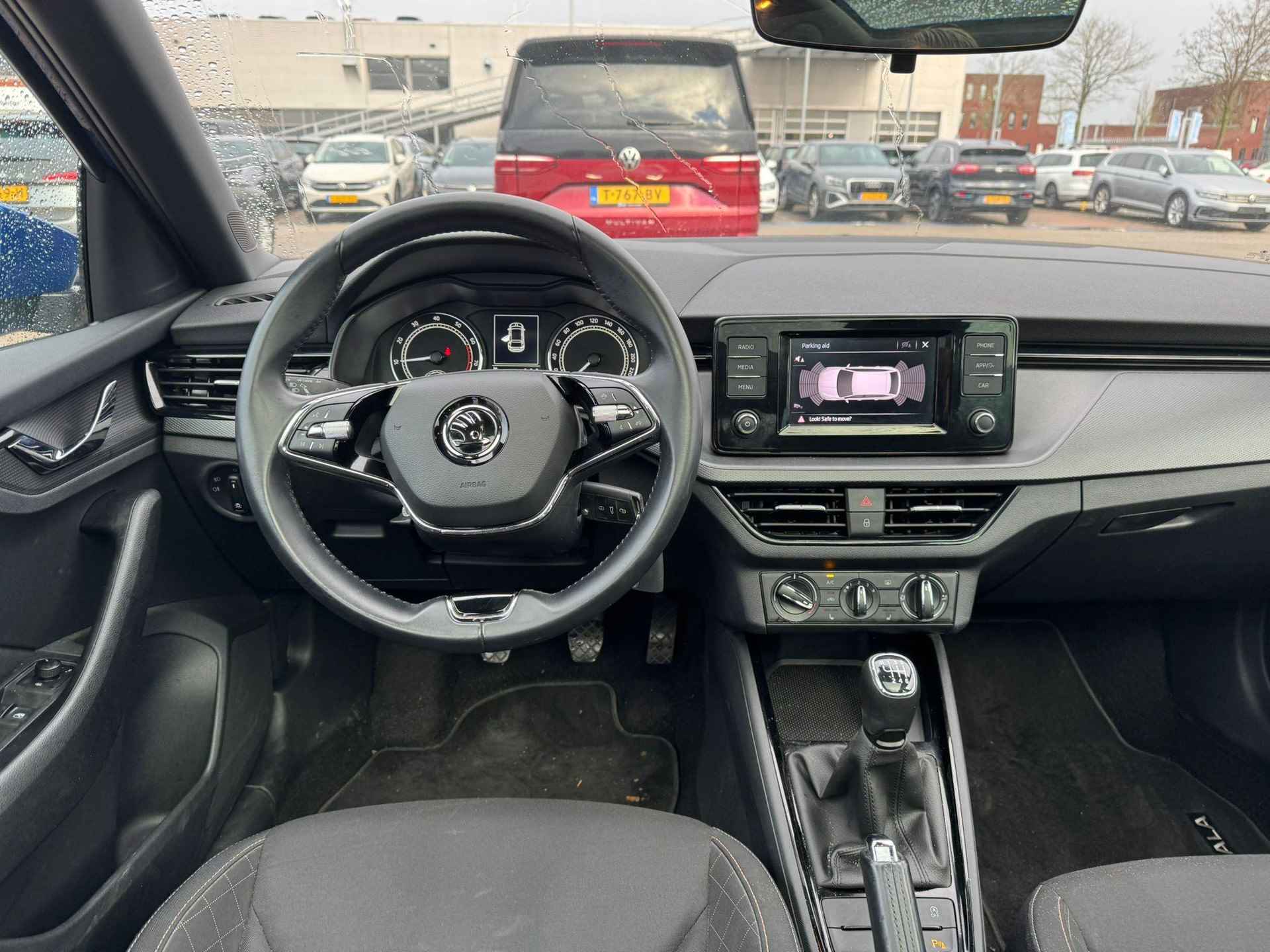 Skoda Scala 1.0 TSI 110 PK Business Edition | NIEUW BINNEN | Panoramadak | Apple CarPlay | Camera | Getint Glas | LED | Parkeerhulp | - 3/4