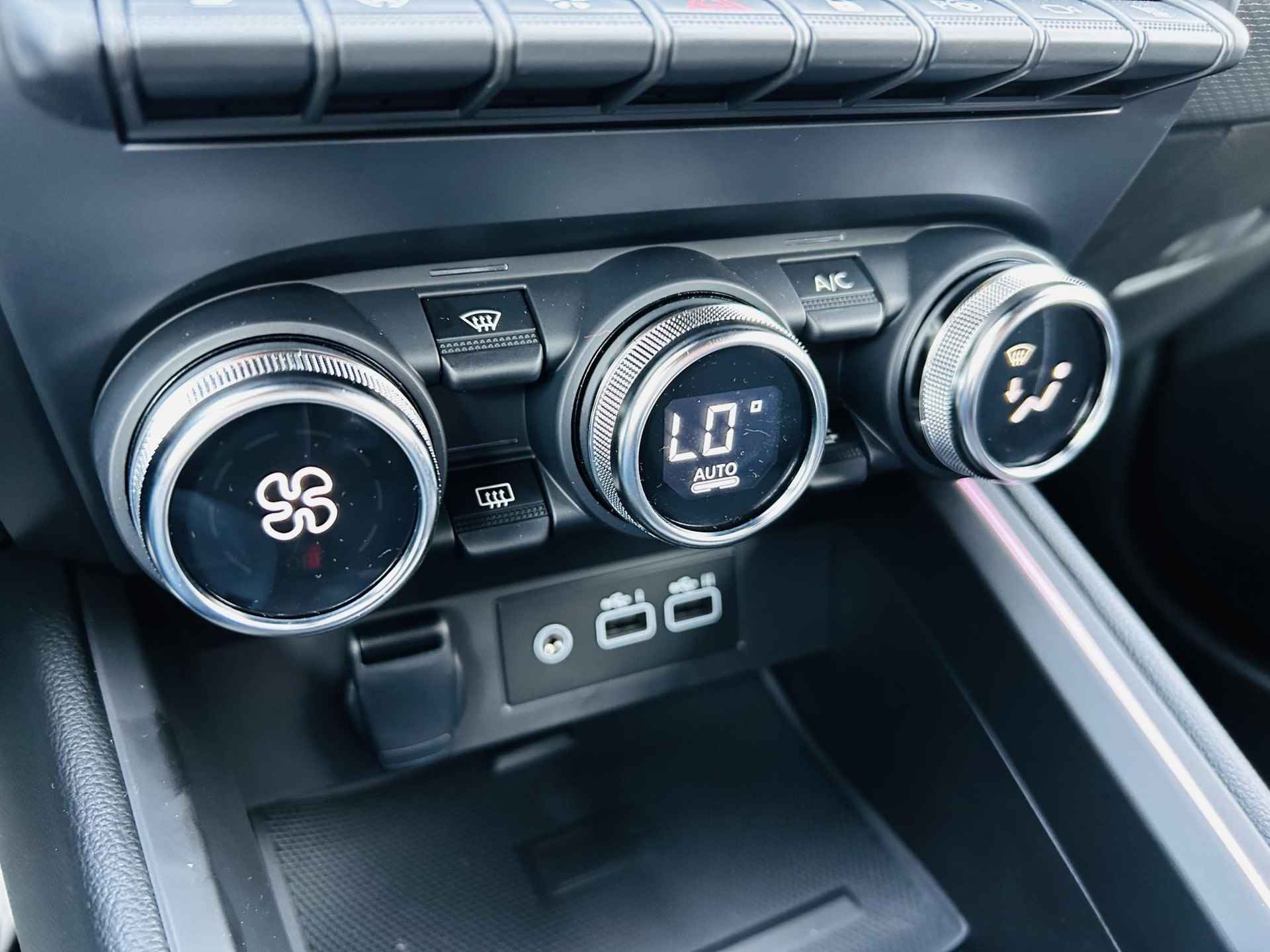 Mitsubishi Colt 1.0T MT Instyle 8 jaar garantie| 360 Camera | Parkeersensoren Voor/Achter | Dode hoek detectie| Stuur/Stoelverwarming | Adaptive cruise control | USB-aansluiting voor/Achter | Automatische regen/licht sensor | - 15/25