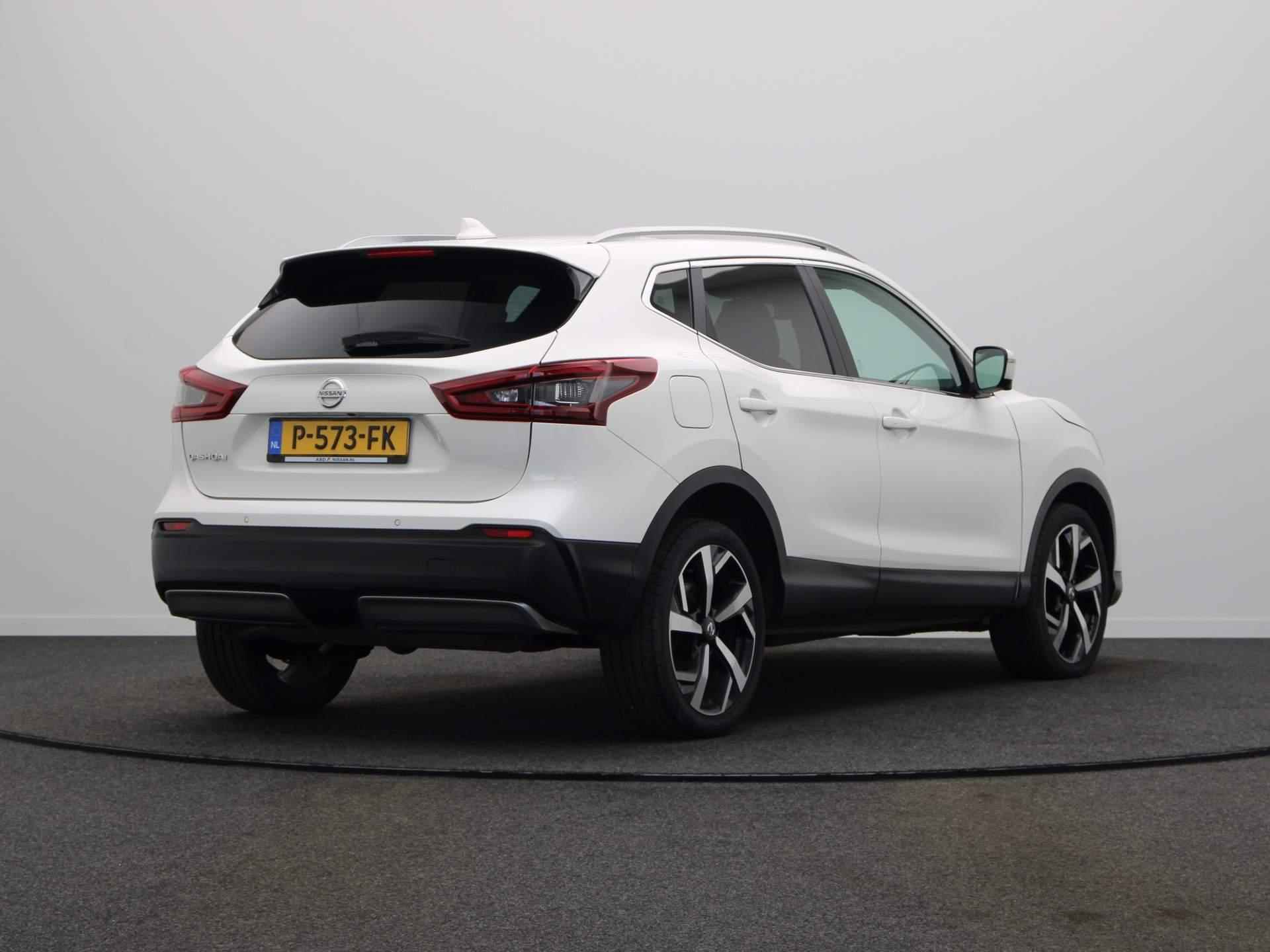 Nissan Qashqai 1.3 DIG-T Premium Edition | Panorama dak | Automaat | Climate control | Stoelverwarming | Elektrisch verstelbare bestuurderstoel | - 11/49