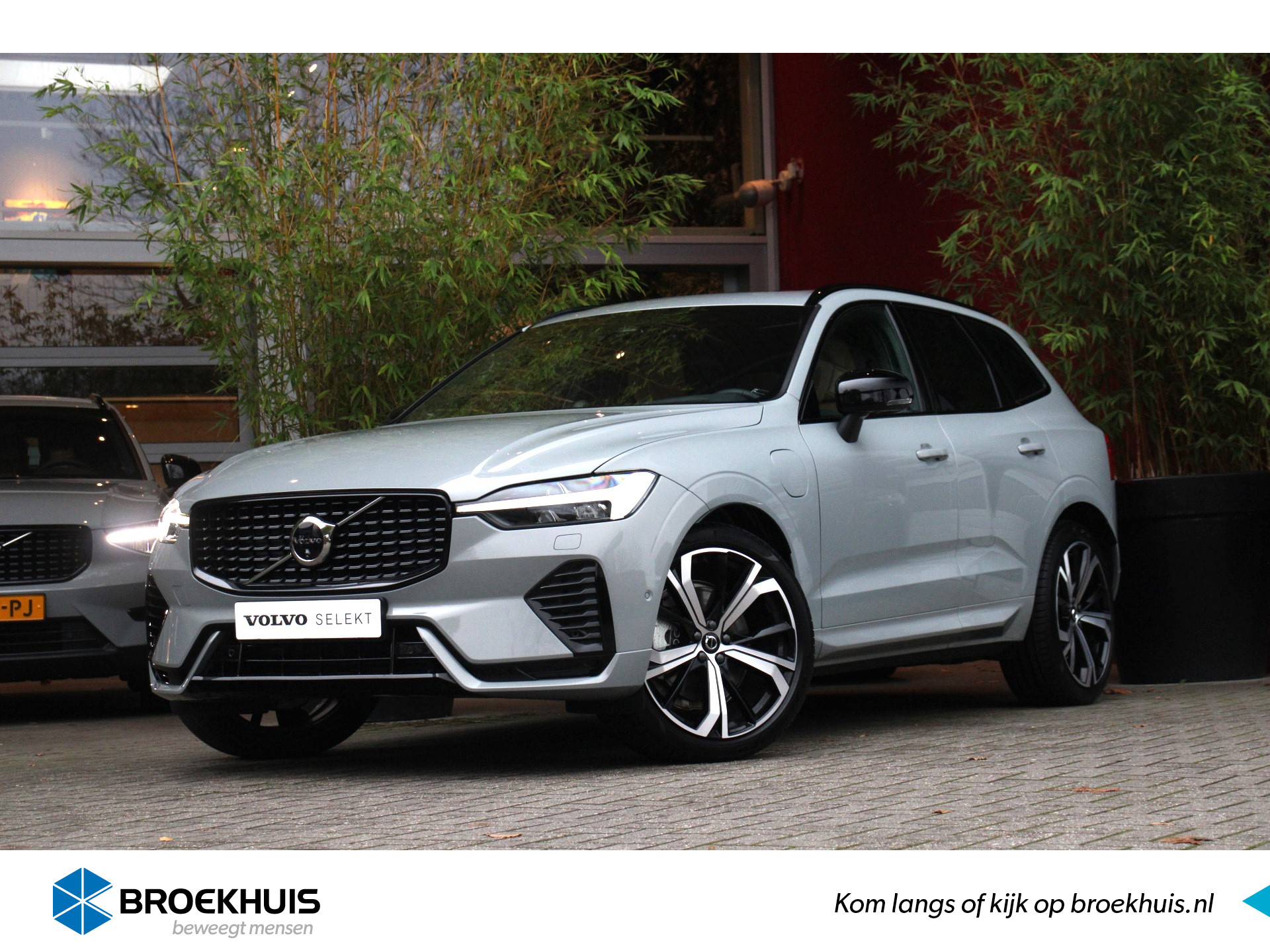 Volvo XC60 Recharge T6 AWD Ultimate Dark | Luchtvering | Bowers&Wilkins | Massagestoelen | Head-up | 360 Camera | 21" Velgen