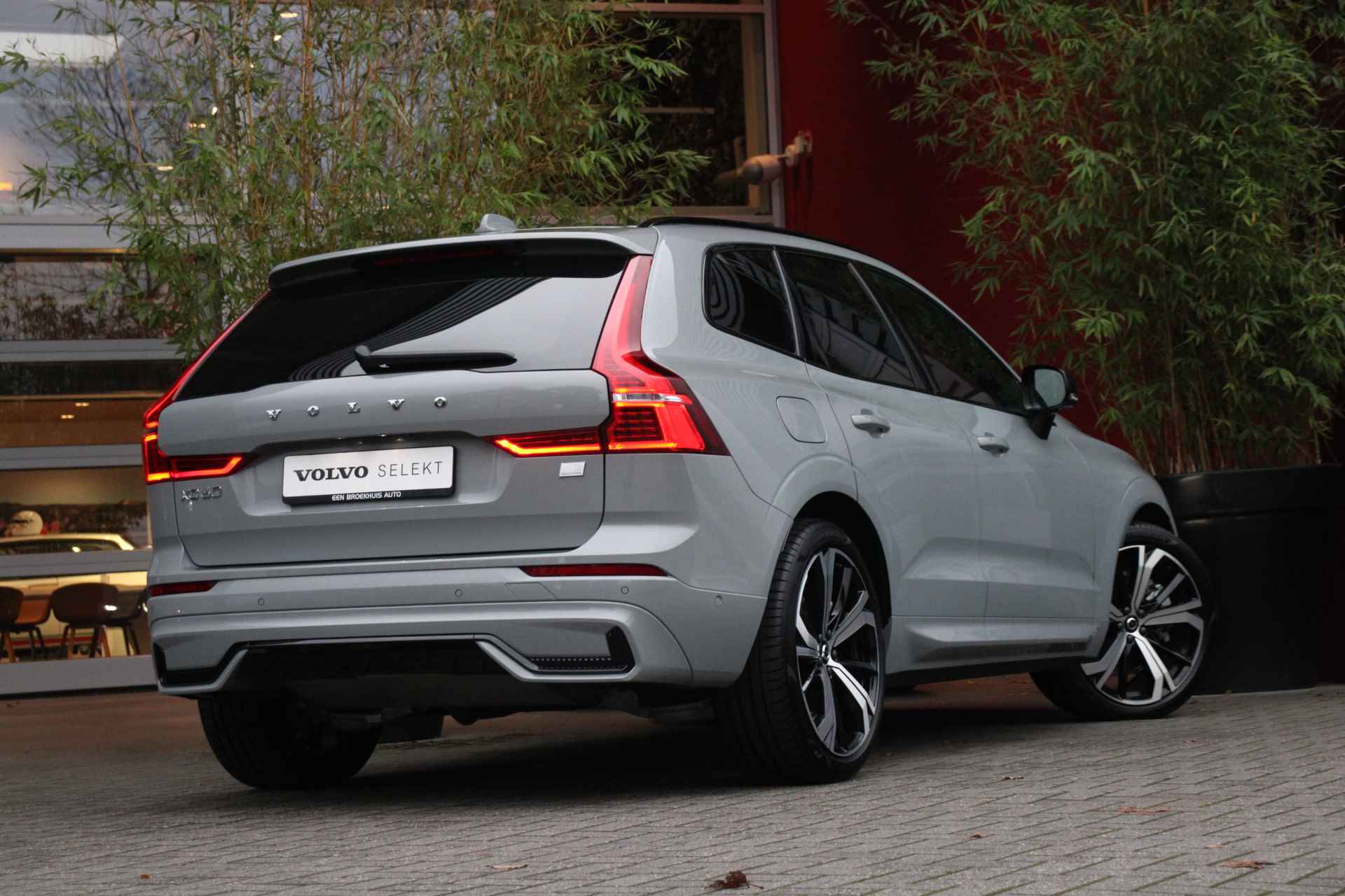 Volvo XC60 Recharge T6 AWD Ultimate Dark | Luchtvering | Bowers&Wilkins | Massagestoelen | Head-up | 360 Camera | 21" Velgen - 3/30