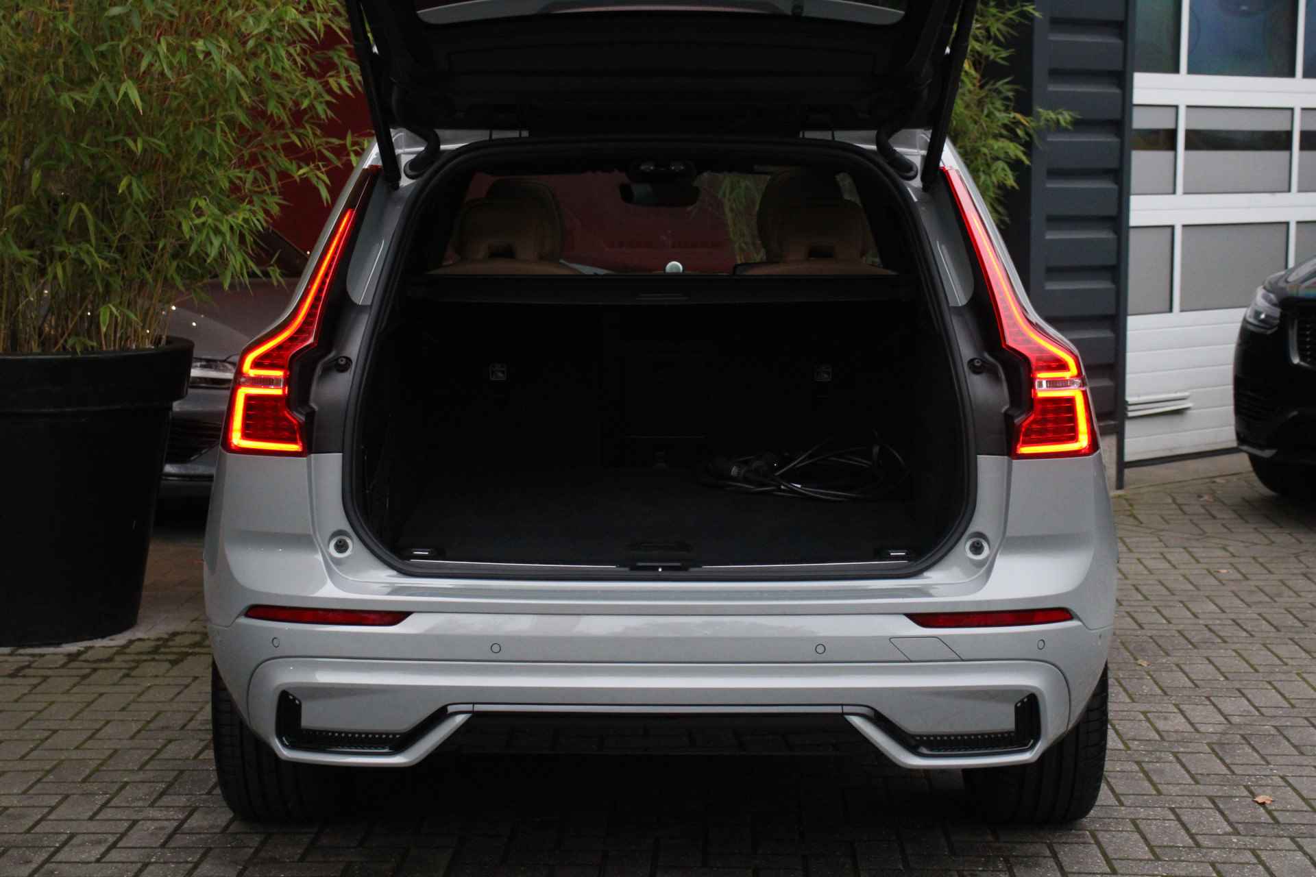 Volvo XC60 Recharge T6 AWD Ultimate Dark | Luchtvering | Bowers&Wilkins | Massagestoelen | Head-up | 360 Camera | 21" Velgen - 9/30