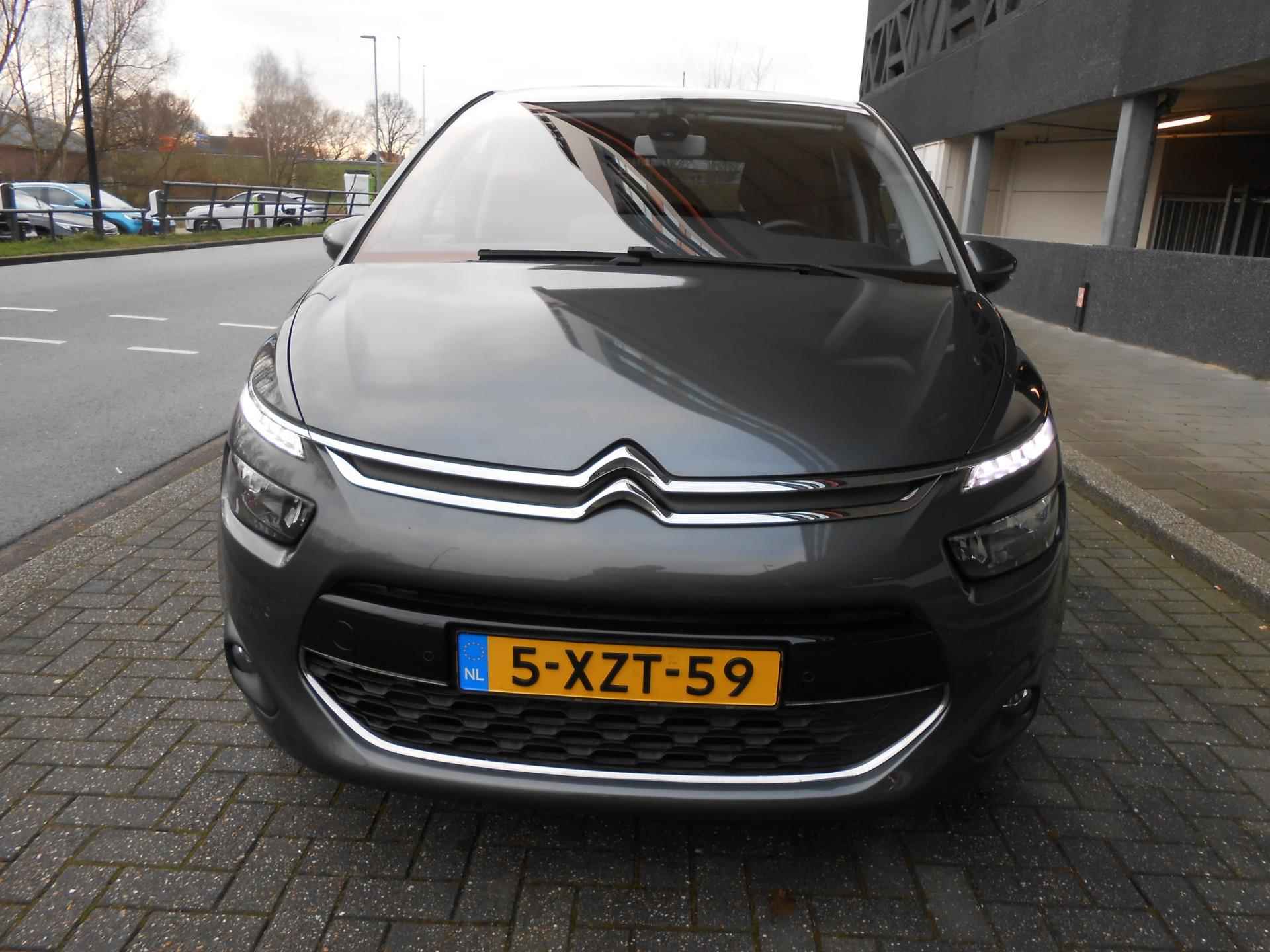 Citroen C4 Picasso 1.6 e-THP Intensive - 8/38