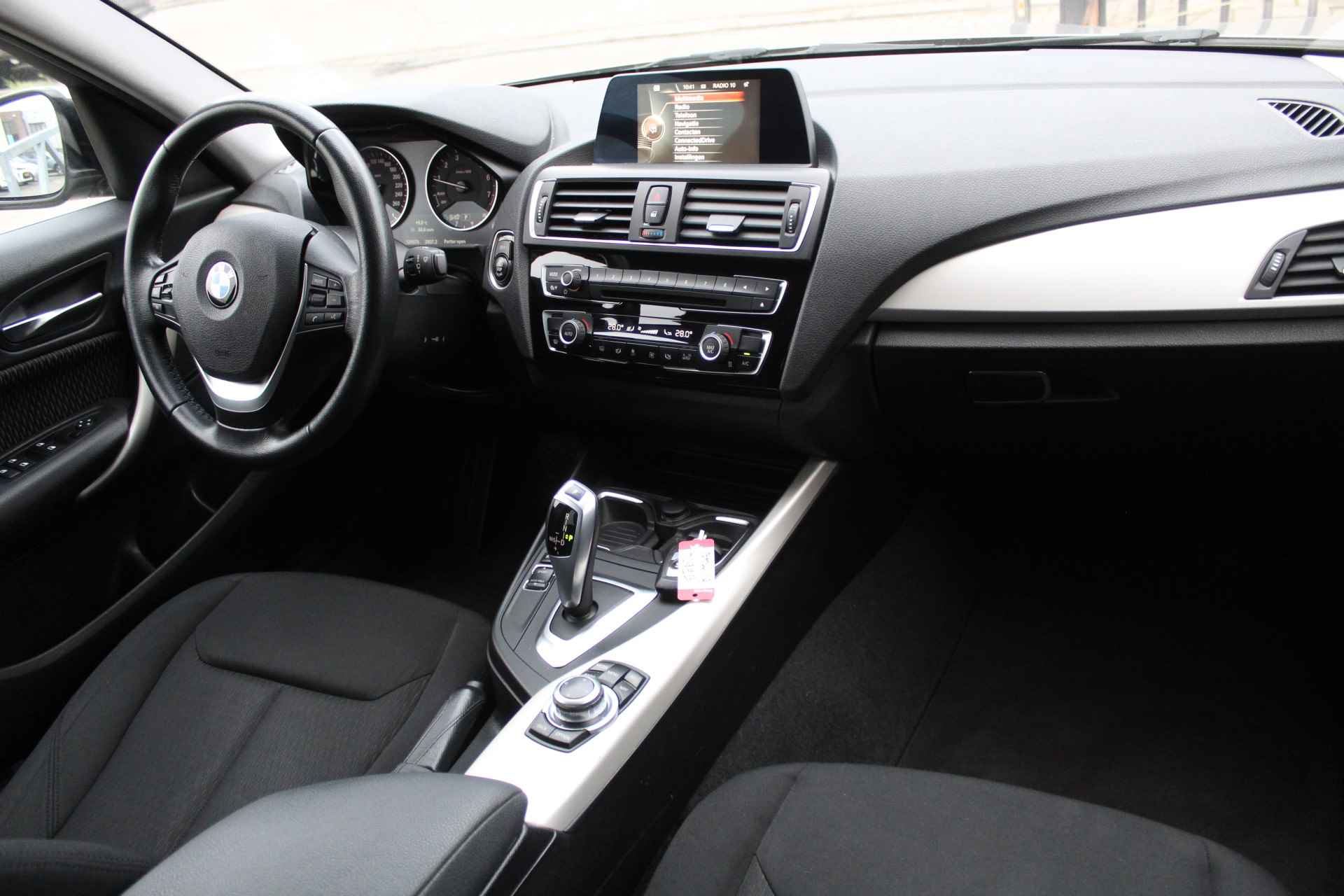 BMW 1-serie 118i EDE Corporate Lease Essential Automaat Cruise Control/Navigatie/Climate Control/Airco/Parkeersensoren/Bluetooth/Origineel N - 2/25