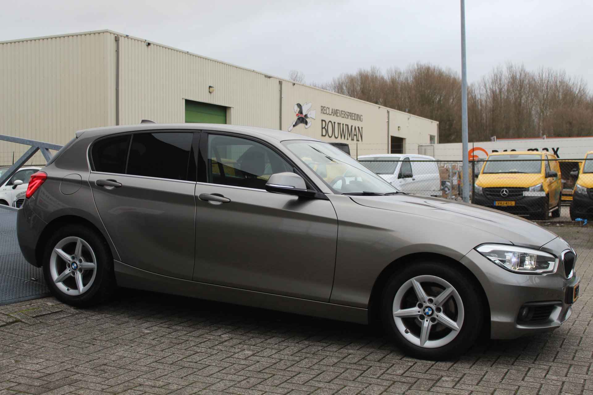 BMW 1-serie 118i EDE Corporate Lease Essential Automaat Cruise Control/Navigatie/Climate Control/Airco/Parkeersensoren/Bluetooth/Origineel N - 8/25