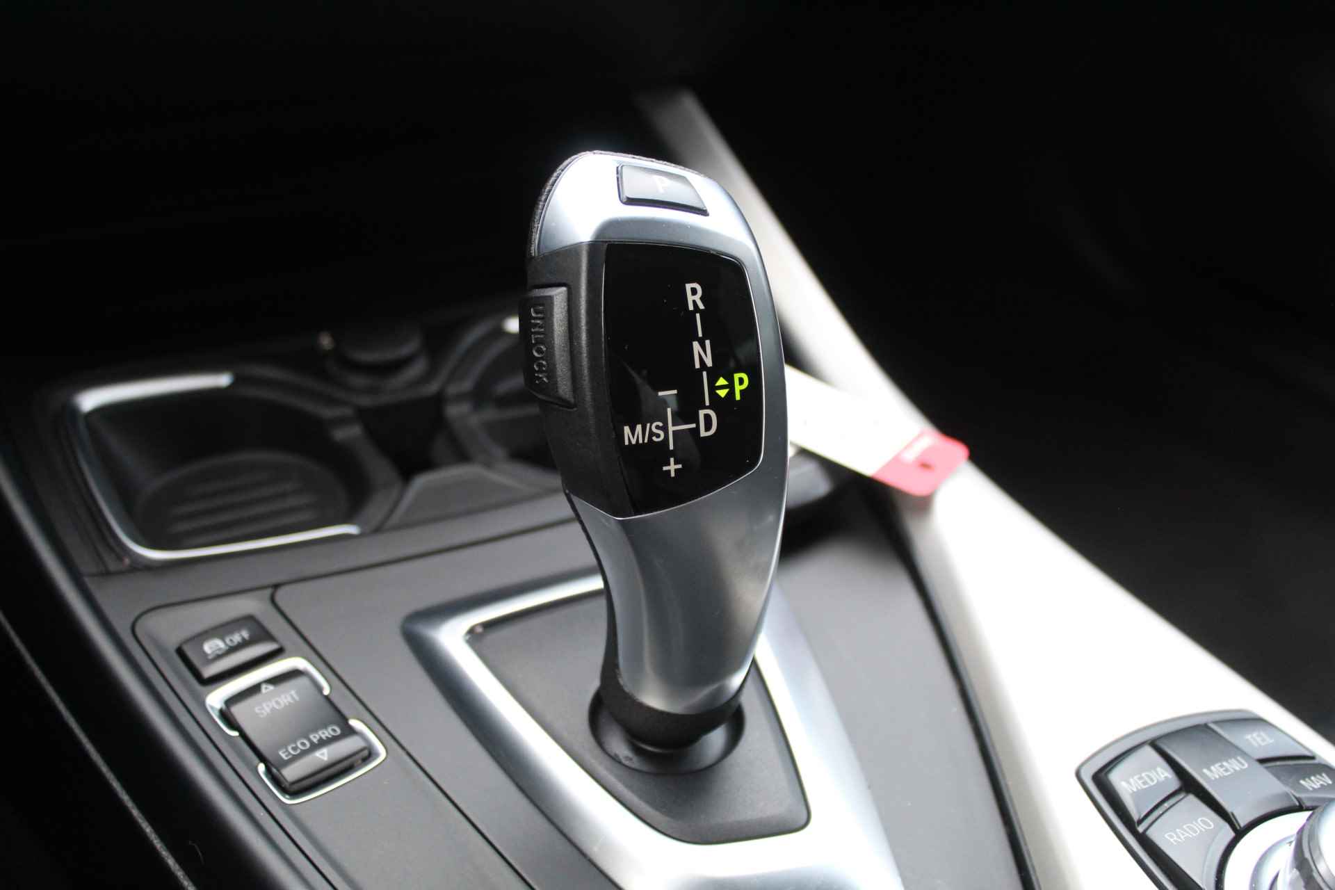 BMW 1-serie 118i EDE Corporate Lease Essential Automaat Cruise Control/Navigatie/Climate Control/Airco/Parkeersensoren/Bluetooth/Origineel N - 18/25