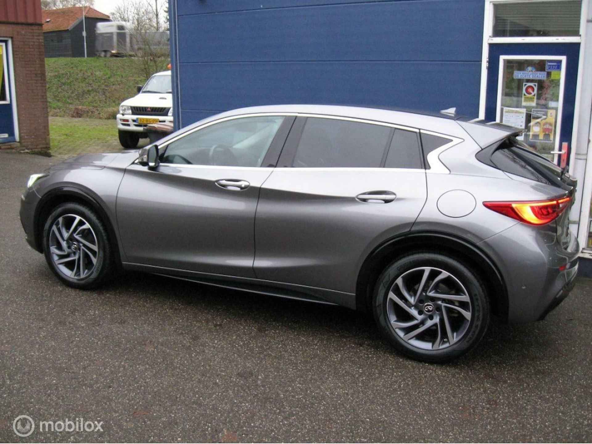 Infiniti Q30 1.6t Premium Black Pack Tech Pack NL auto - 5/24